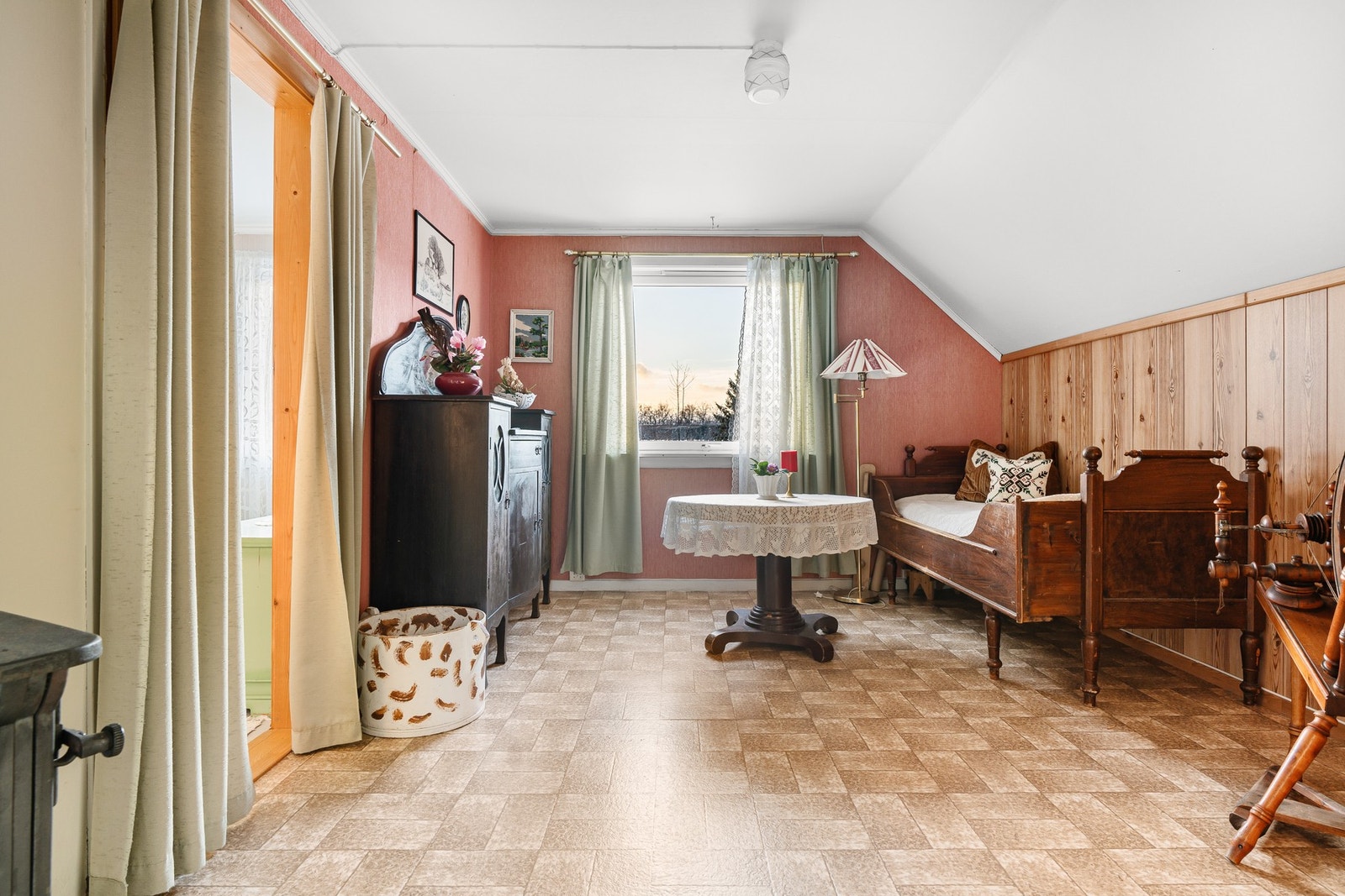 Et av tre soverom i 2. etg. Galleribilde