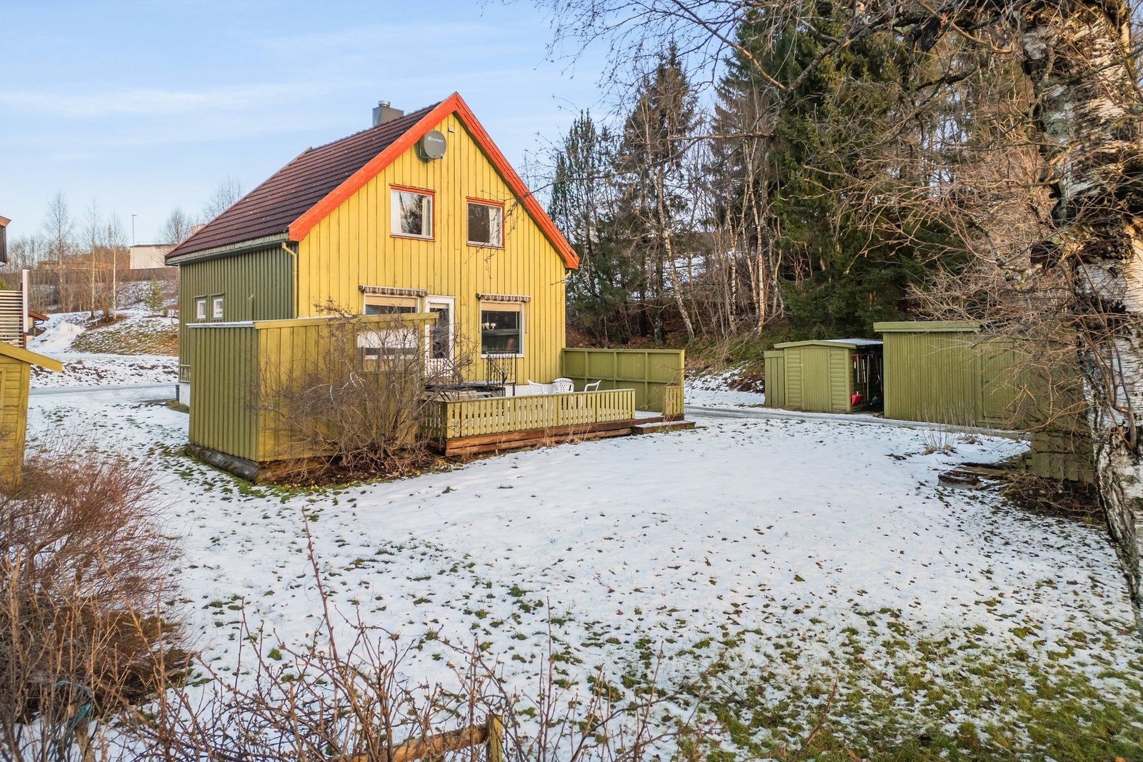 Eiendommen har en fin og sentral beliggenhet på Melhus, med gangavstand til bl.a. sentrum og togstasjonen Galleribilde