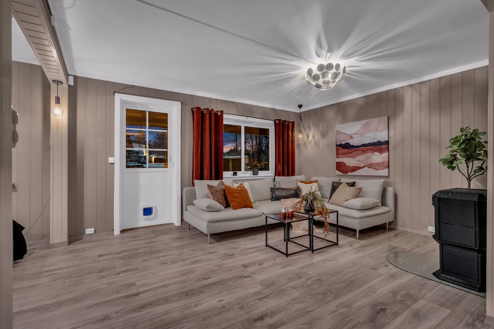 Sofakrok og utgang til terrasse. Galleribilde