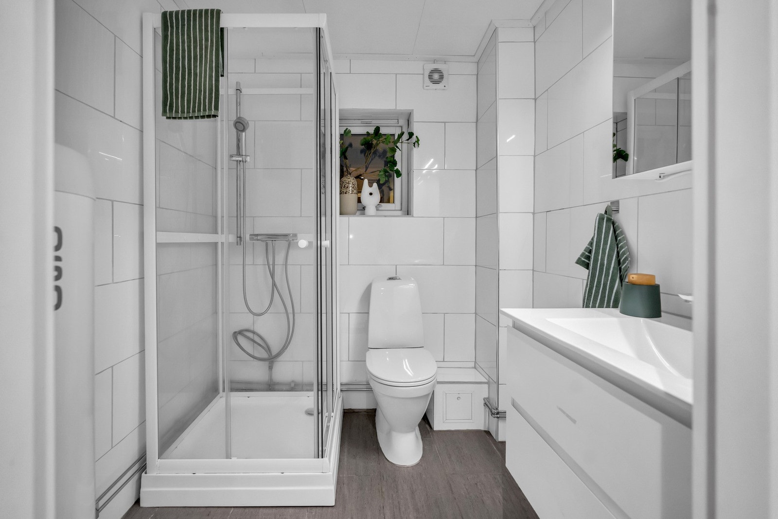 Badet i 2.etasje fremstår som tidsriktig. Galleribilde