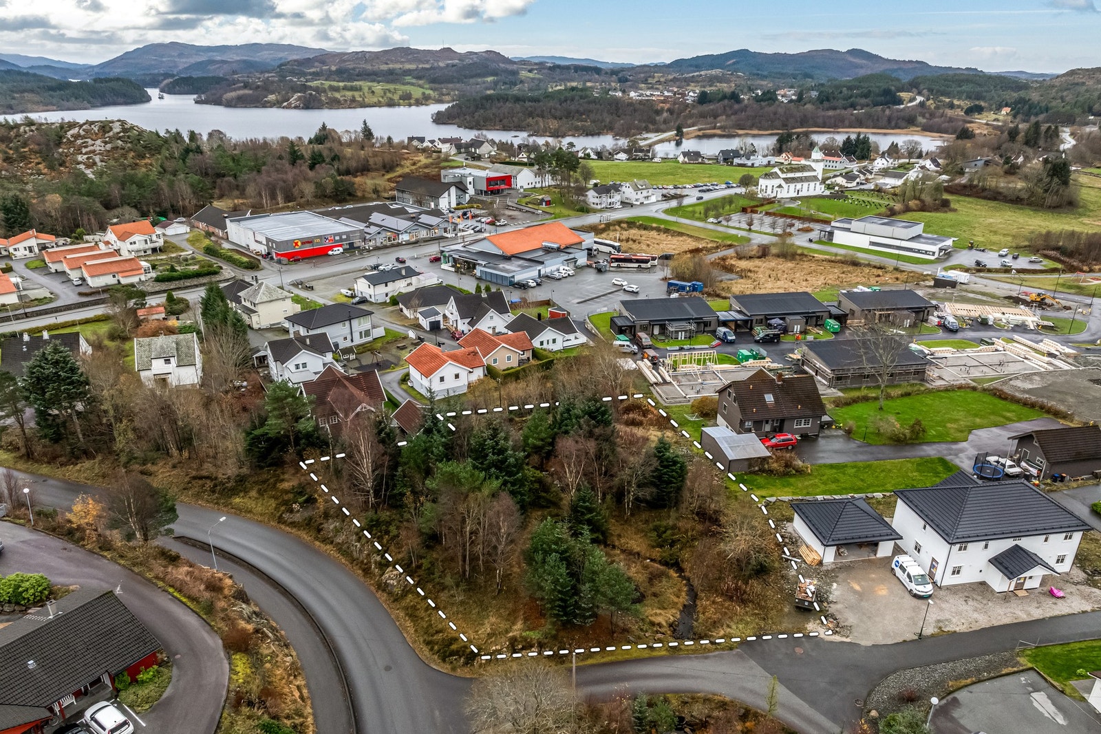 Velkommen til en kjekk og sentral boligtomt! Galleribilde