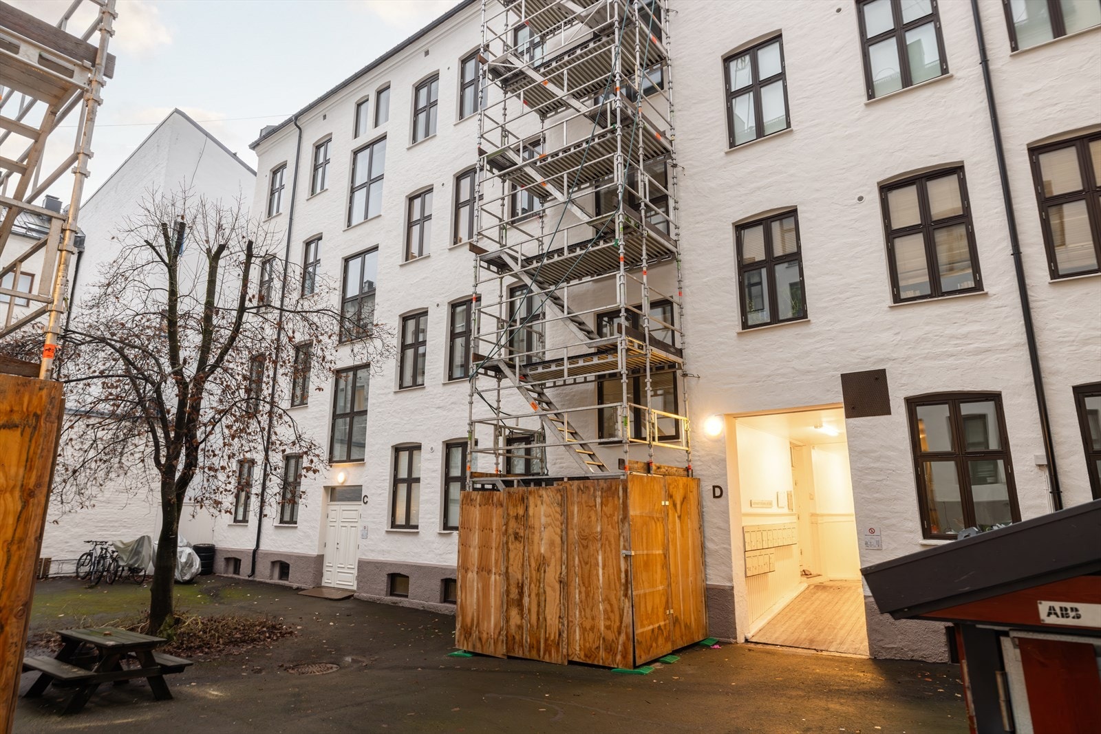 Leiligheten ligger midt i smørøyet på Fredensborg i et veletablert boligområde. Galleribilde