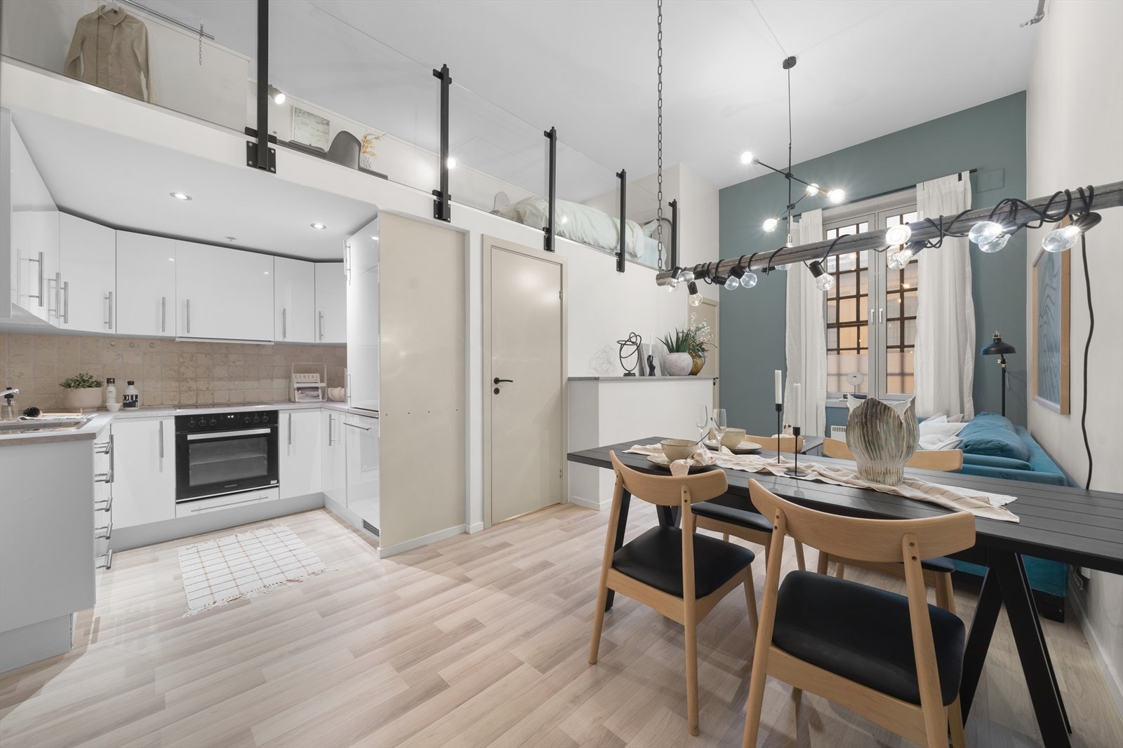 Lekker og unik 2-roms andelsleilighet med romslig hems! // Botan Abubaker Galleribilde