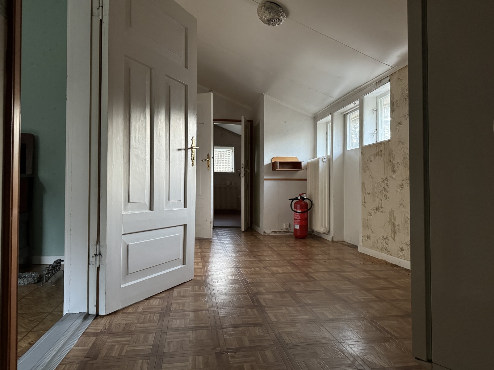 Hall nedervåning Galleribilde