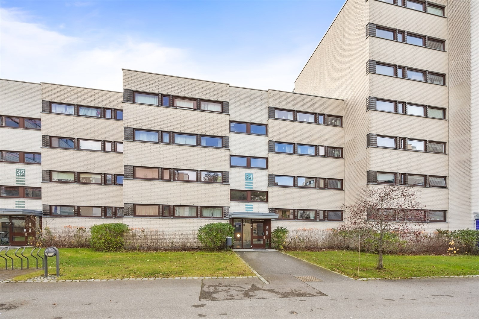 Velholdt fasade med gode fellesområder. Galleribilde