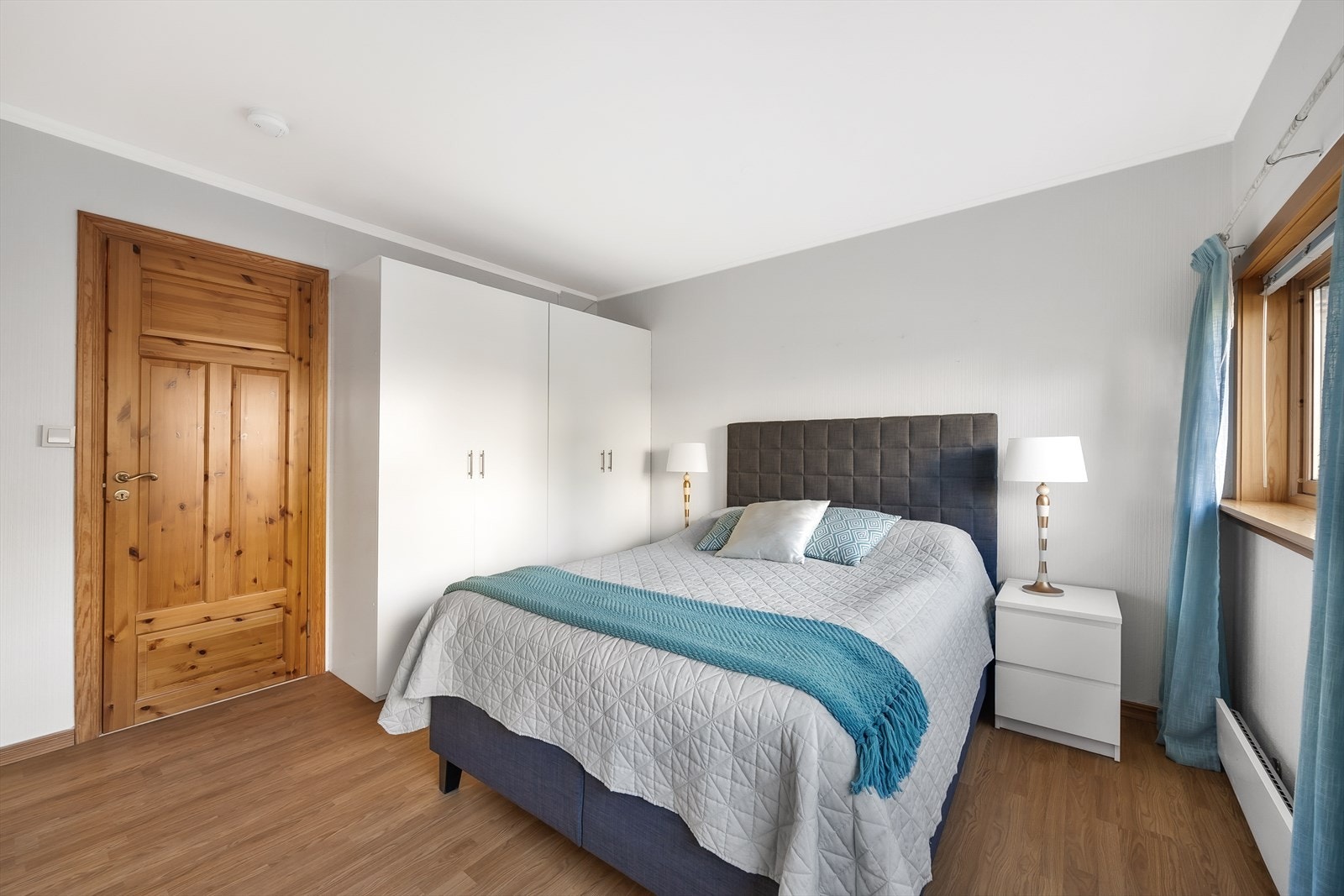 Hovedsoverom med innebygd garderobe. Galleribilde