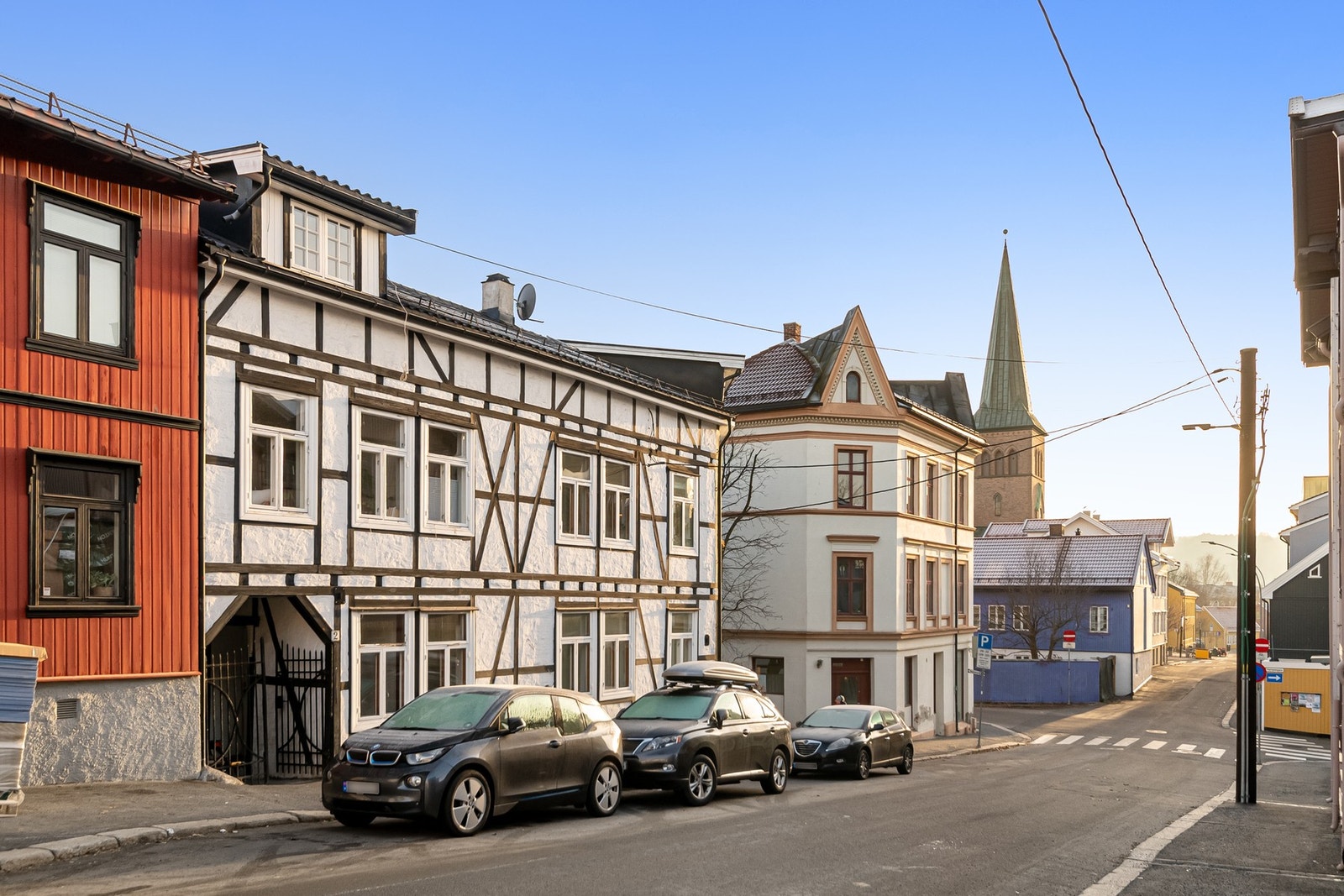 Nærområdet: Kampen er godt kjent for sin unike trehusbebyggelse, lokale spisesteder og nisjeforretninger. Galleribilde