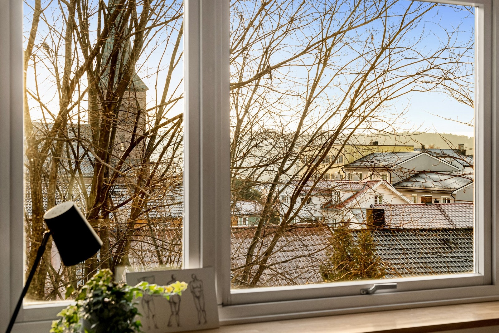 En lys og sjarmerende 2-roms leilighet beliggende i hjertet av idylliske Kampen. Galleribilde