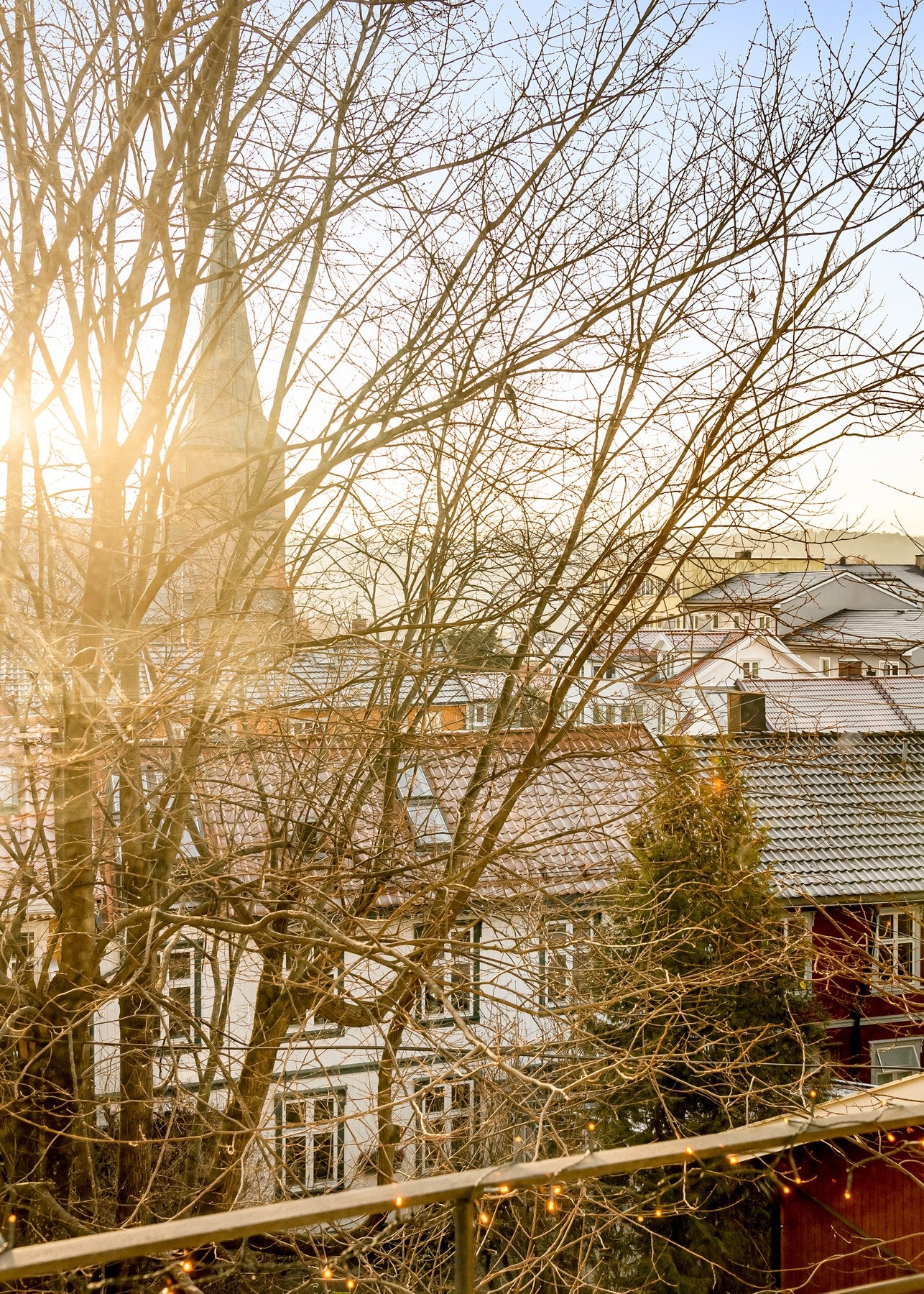 Boligen har et vakkert utsyn til kirkespiret på Kampen kirke. Galleribilde