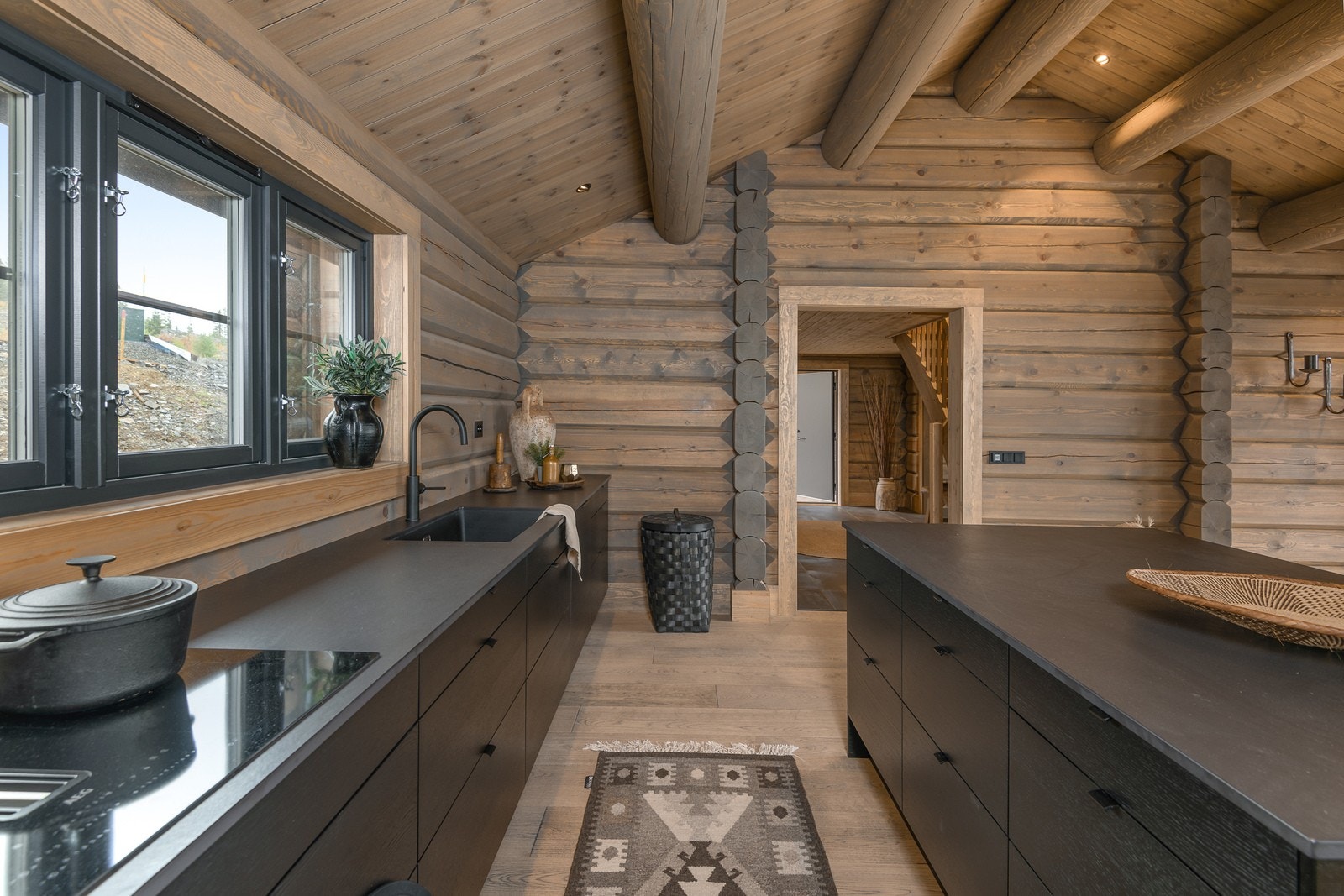 Her det det gode arbeidsforhold med rikelig skap- og benkeplass. Galleribilde