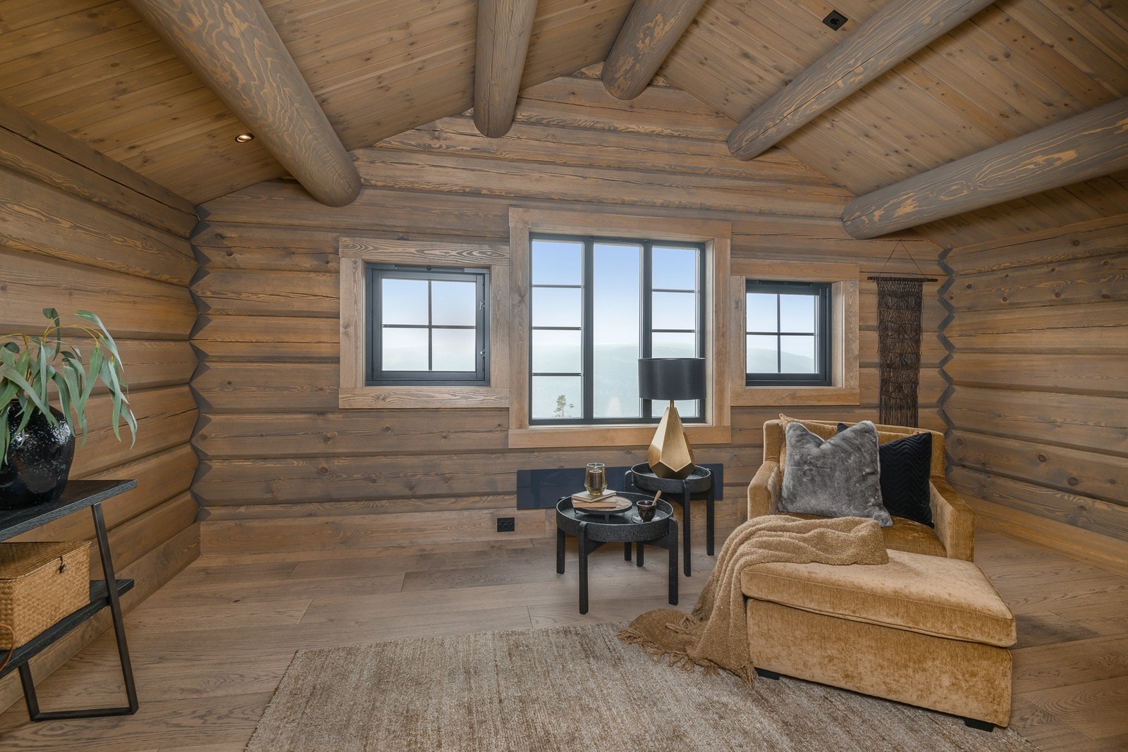 Praktisk loftstue med nydelig utsikt! og god takhøyde. Galleribilde