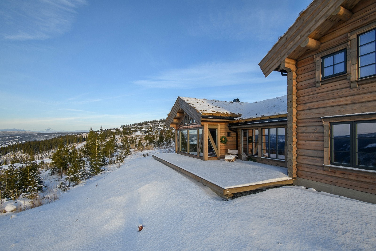Tilfartsløype til og fra alpinbakken ligger rett ved hyttefeltet. Det er også tilgang på langrennsløyper fra hytteområdet. Galleribilde