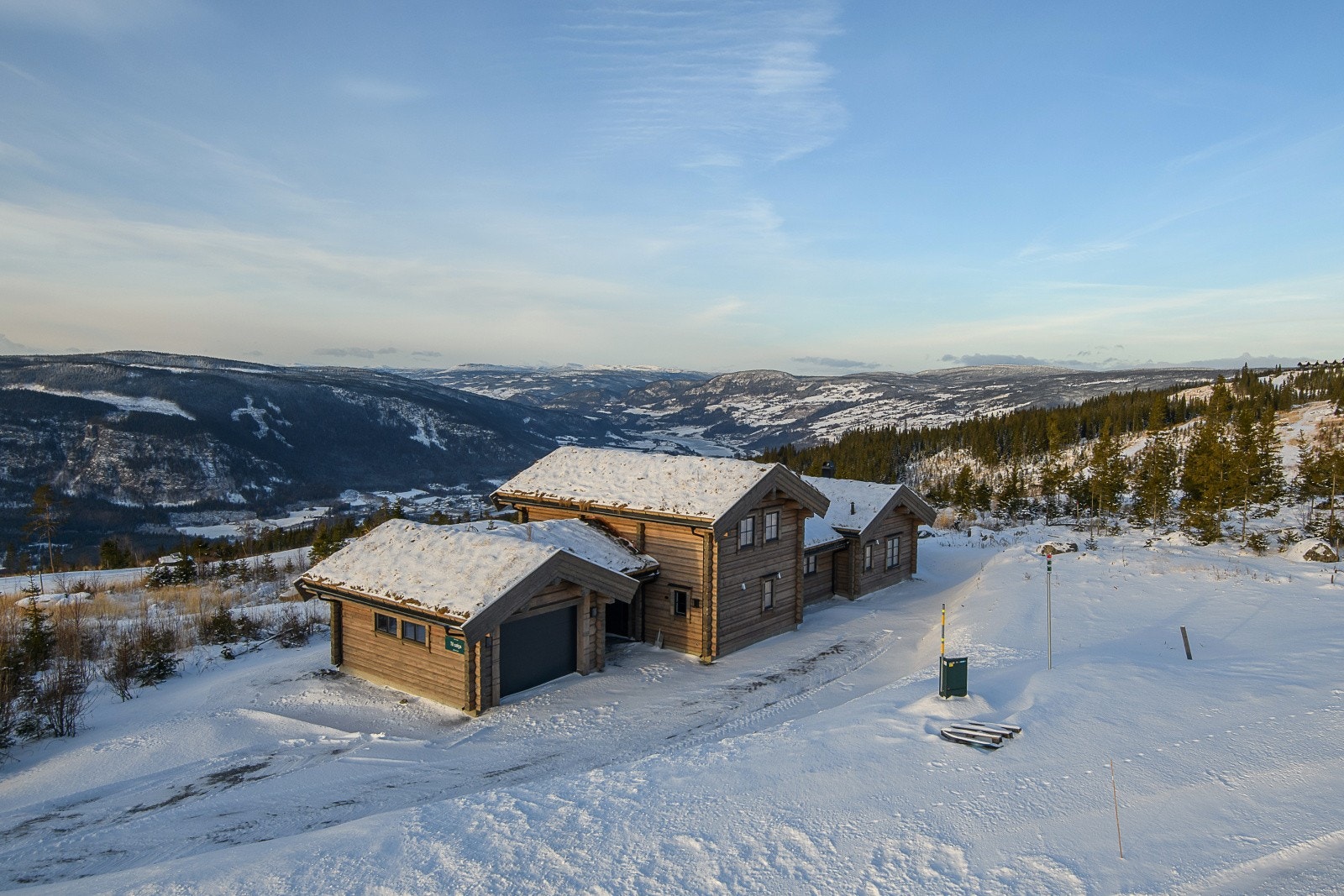 Vestvendt beliggende med gode sol- og utsiktsforhold. Galleribilde