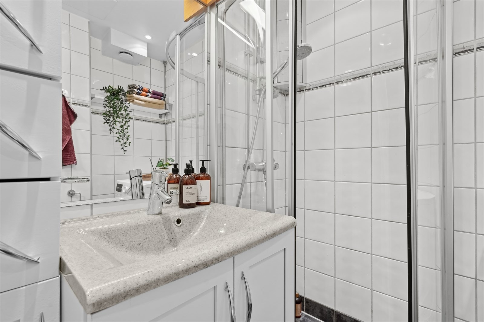 Baderommet har adkomst fra entréen. Galleribilde