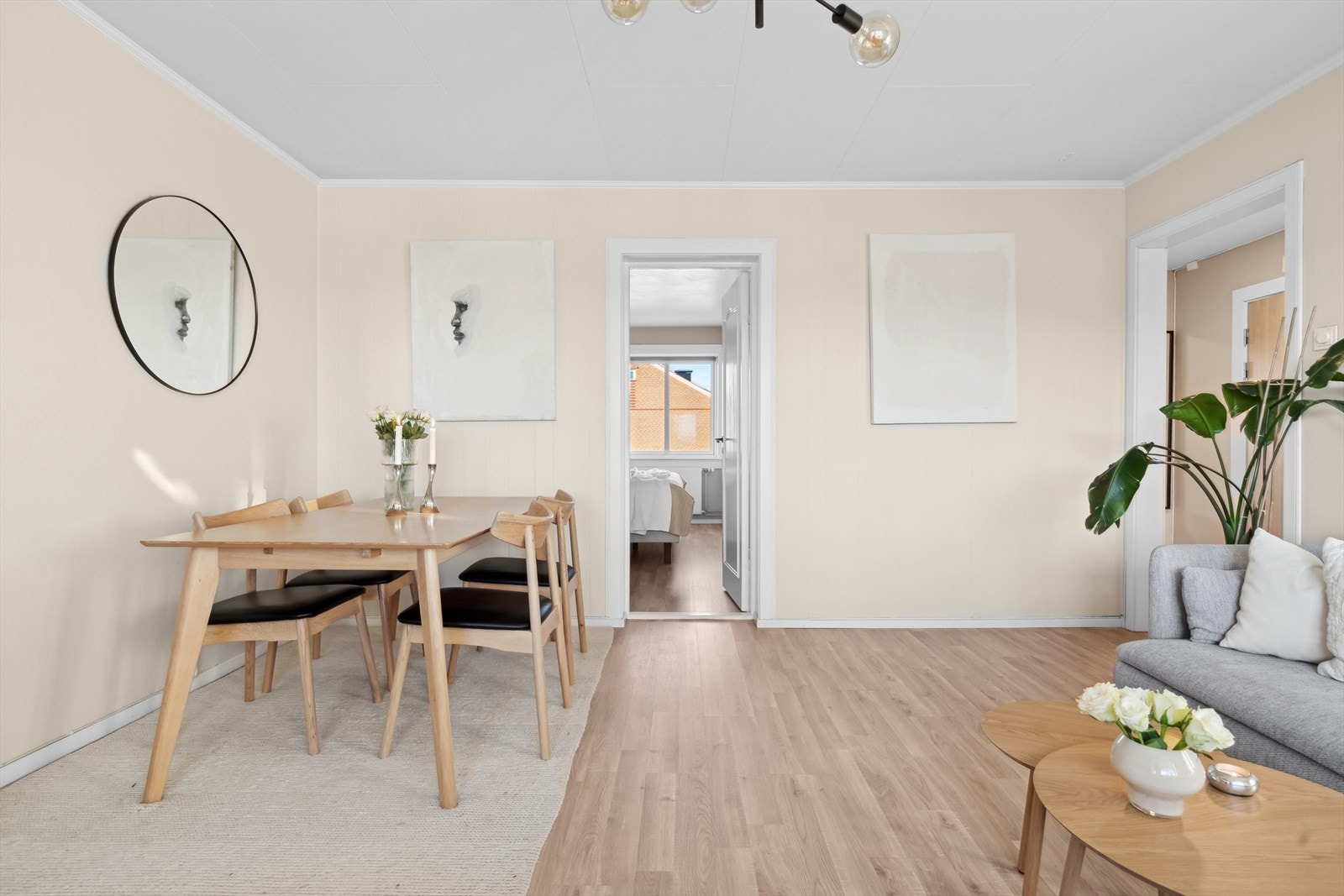 Deg, dine nærmeste og noen utvalgte - trivsel og godt selskap er det som venter. Galleribilde