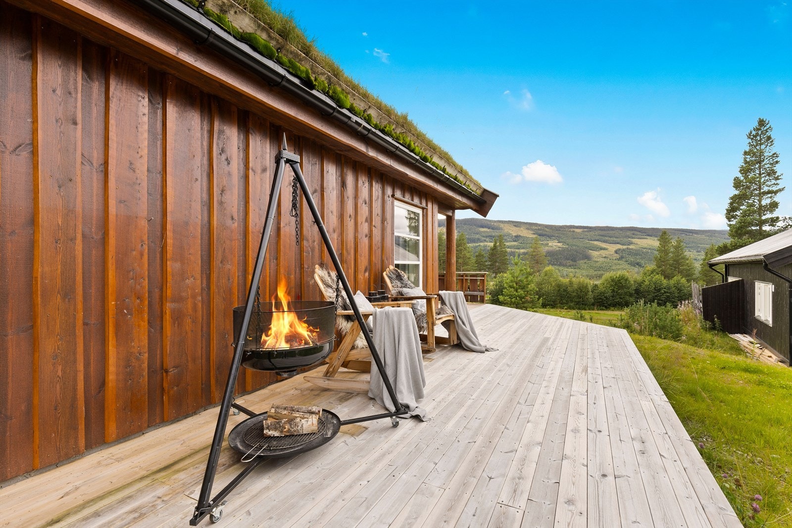 Hyggelig terrasse på hyttas vestside. Galleribilde