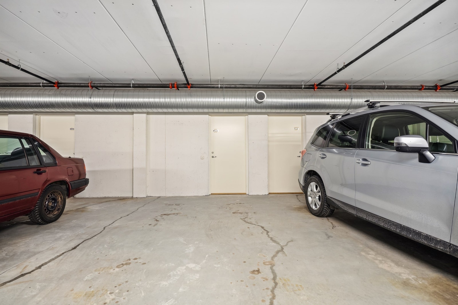 Vedtektsfestet parkeringsplass. Bod i bakkant på 7 kvm. Galleribilde
