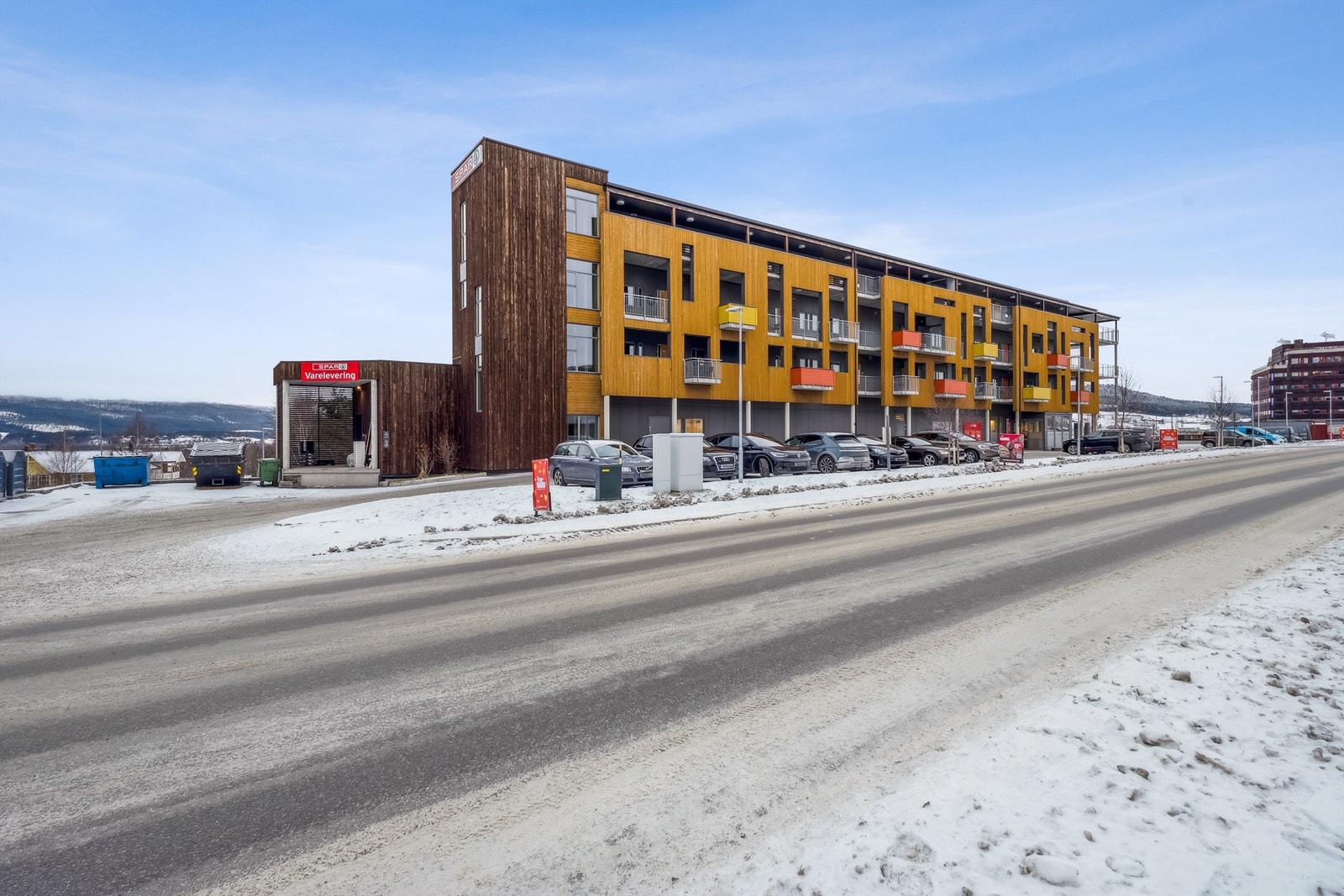 Leiligheten ligger i et nyere leilighetsbygg fra 2018. Galleribilde