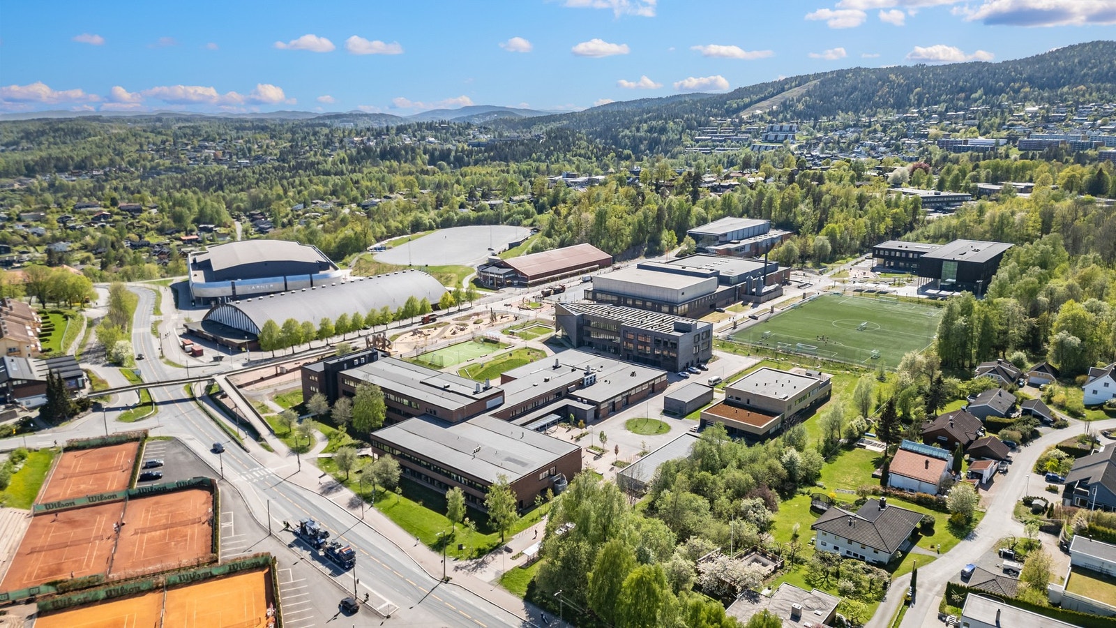 Risenga idrettspark: Helt nye Risenga ungdomsskole, en utvidelse av Bleiker videregående skole, ishallen Varner Arena og utvidelsen av Leikvollhallen fra to til tre baner med Leikvoll C. Kort fortalt eldorado for store og små! Galleribilde