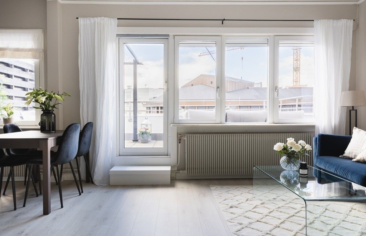 God palss til sofagruppe og spisebord. Galleribilde