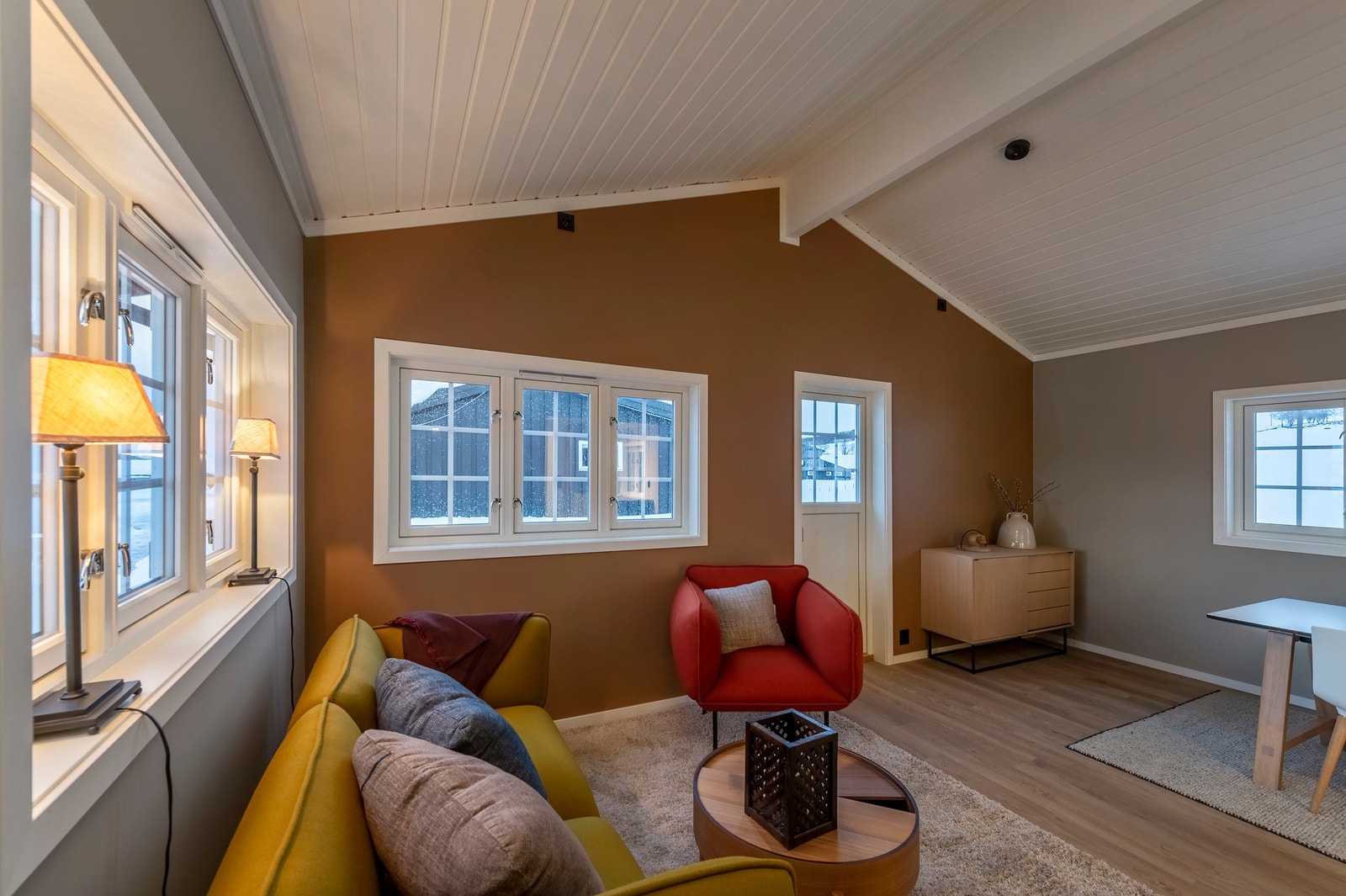 Utgang til terrasse/platting. Galleribilde