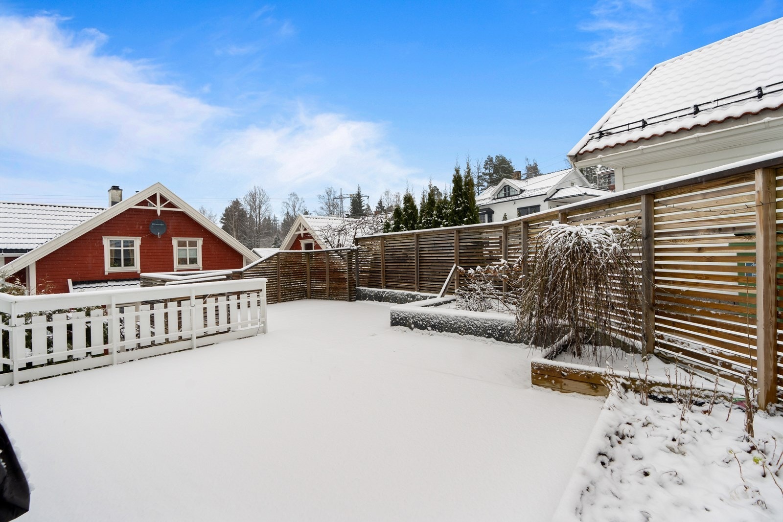 Boligen har en stor terrasseflate på hele 34 m². Galleribilde