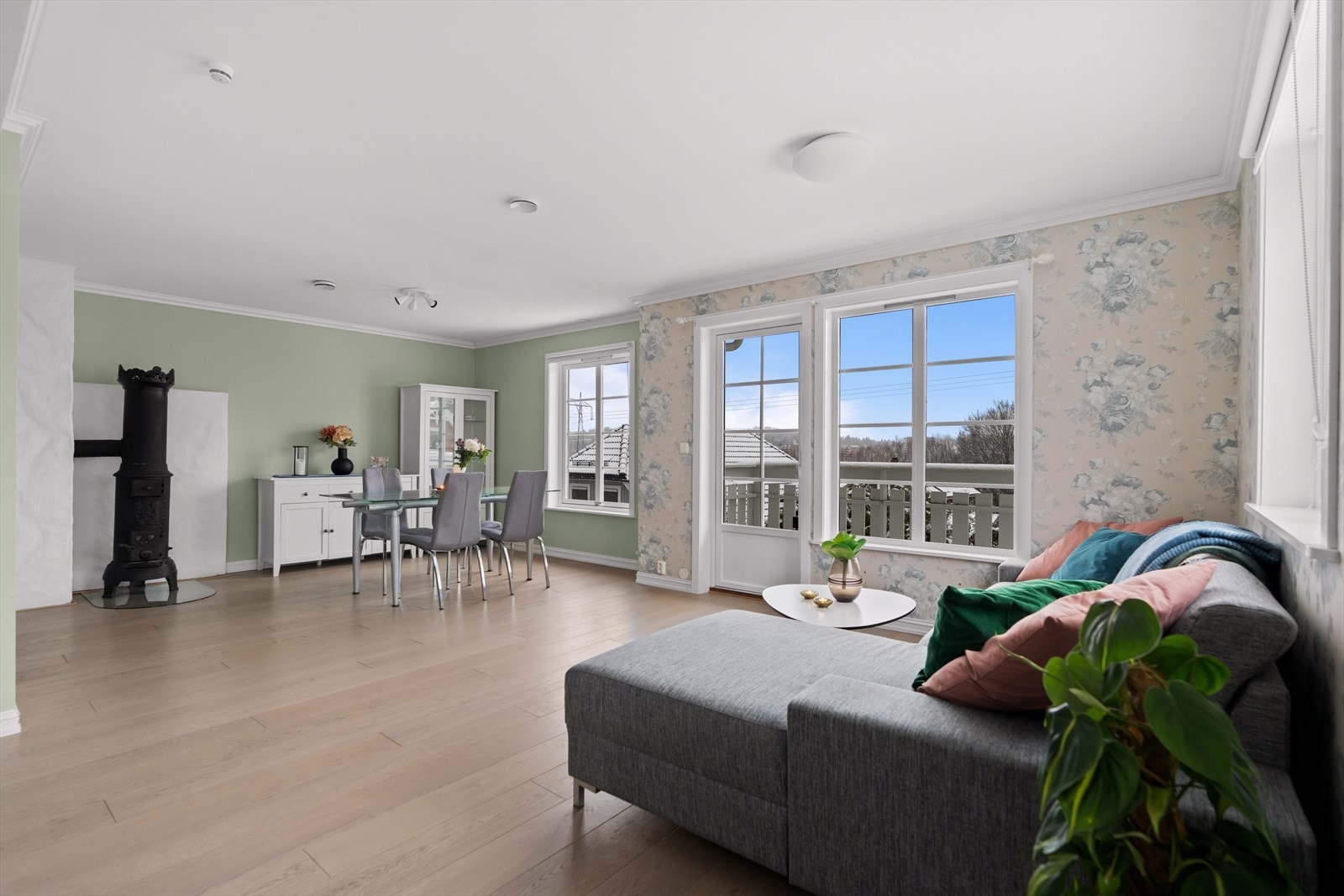 Forbi entréen ligger den lyse stuen. Galleribilde