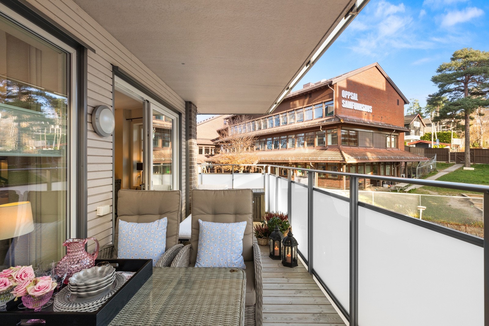 Det er tillatt med elektrisk eller gassgrill på balkongen. Galleribilde