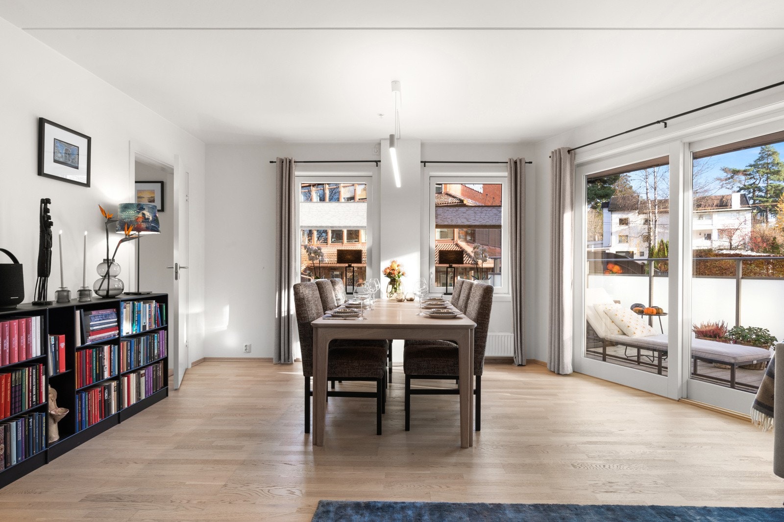 Spisestue rett ved balkongen Galleribilde