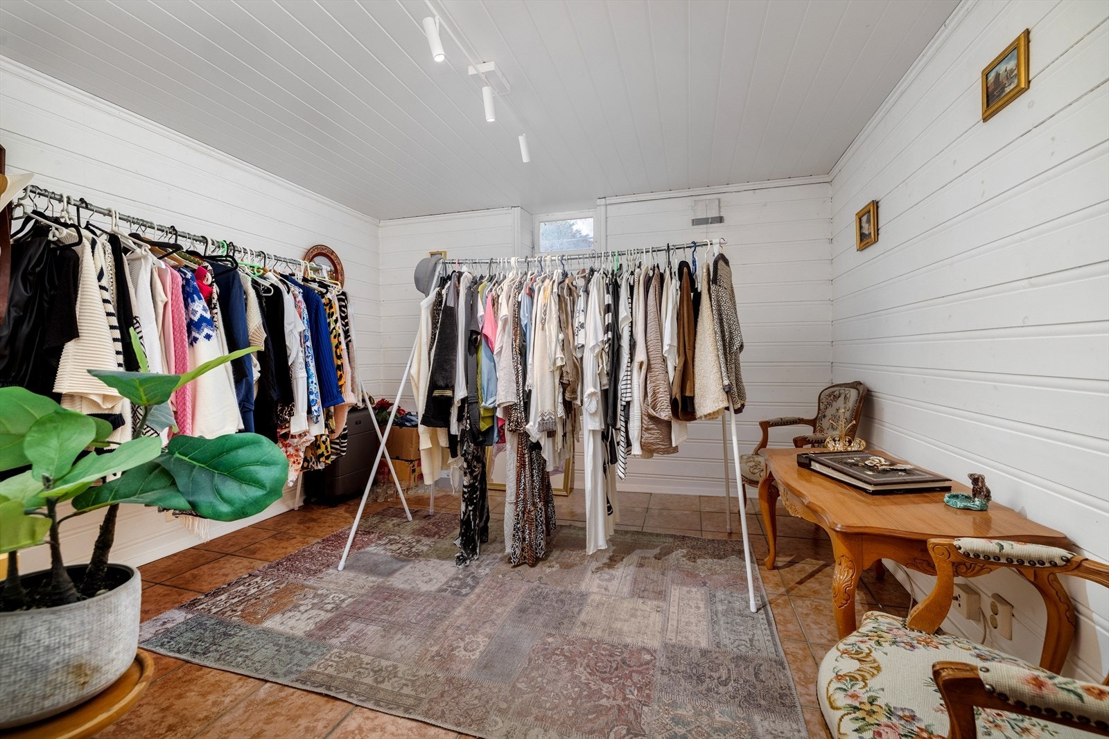 Her er det god plass til å sette opp garderobeskap om man skulle ønske det. Galleribilde
