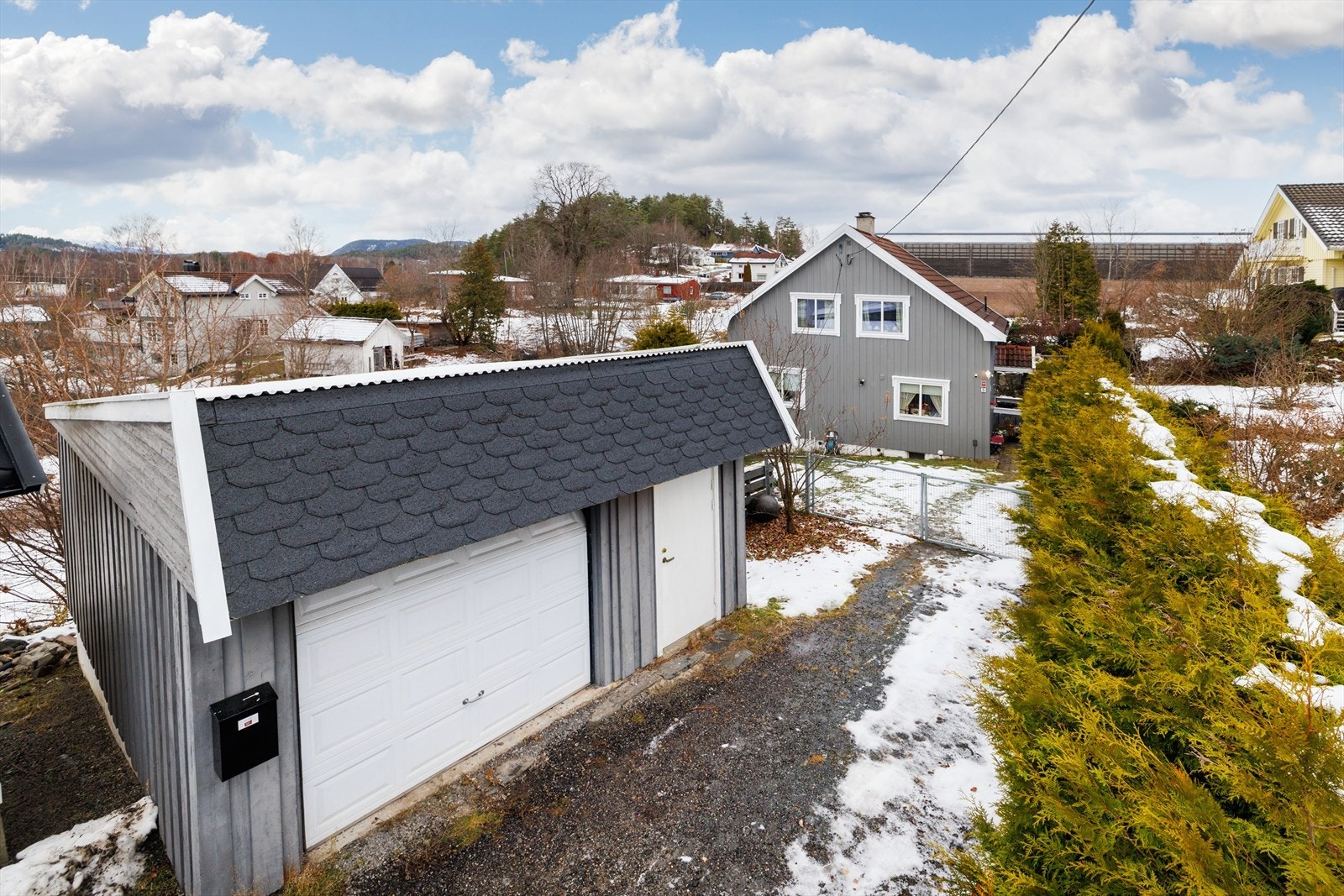 Garasjen er på ca. 28 m². Galleribilde
