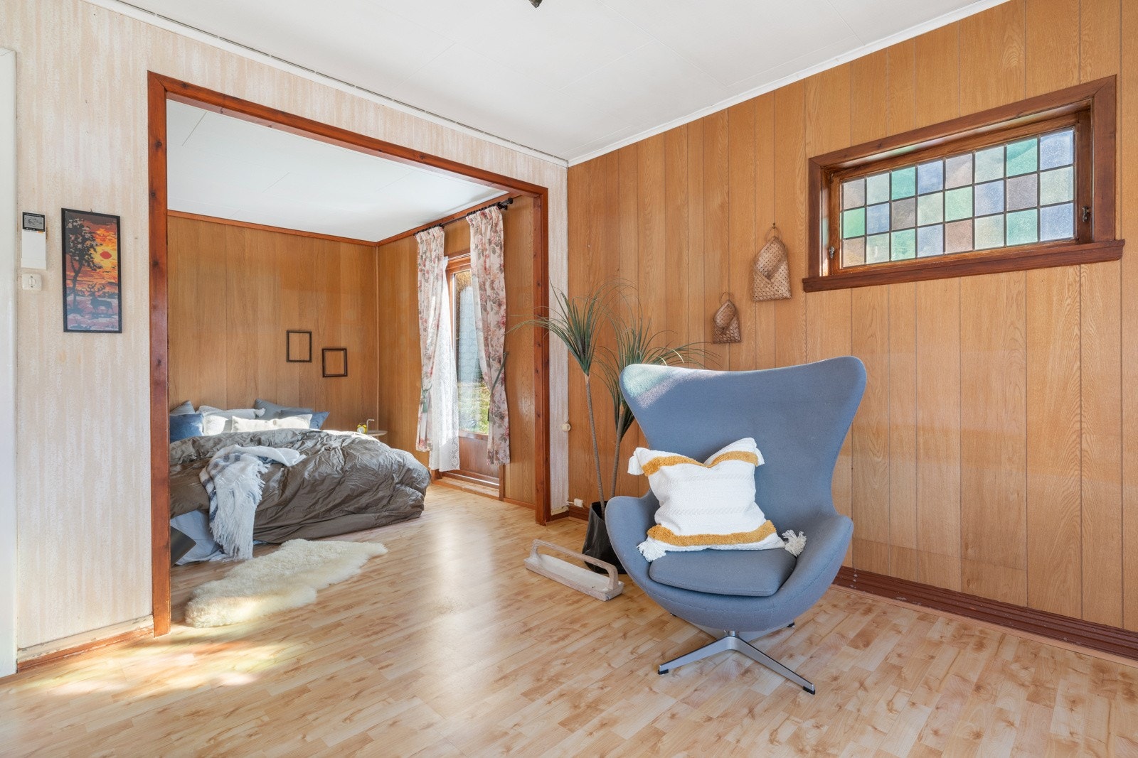 I dag brukes en del av stuen som soverom Galleribilde