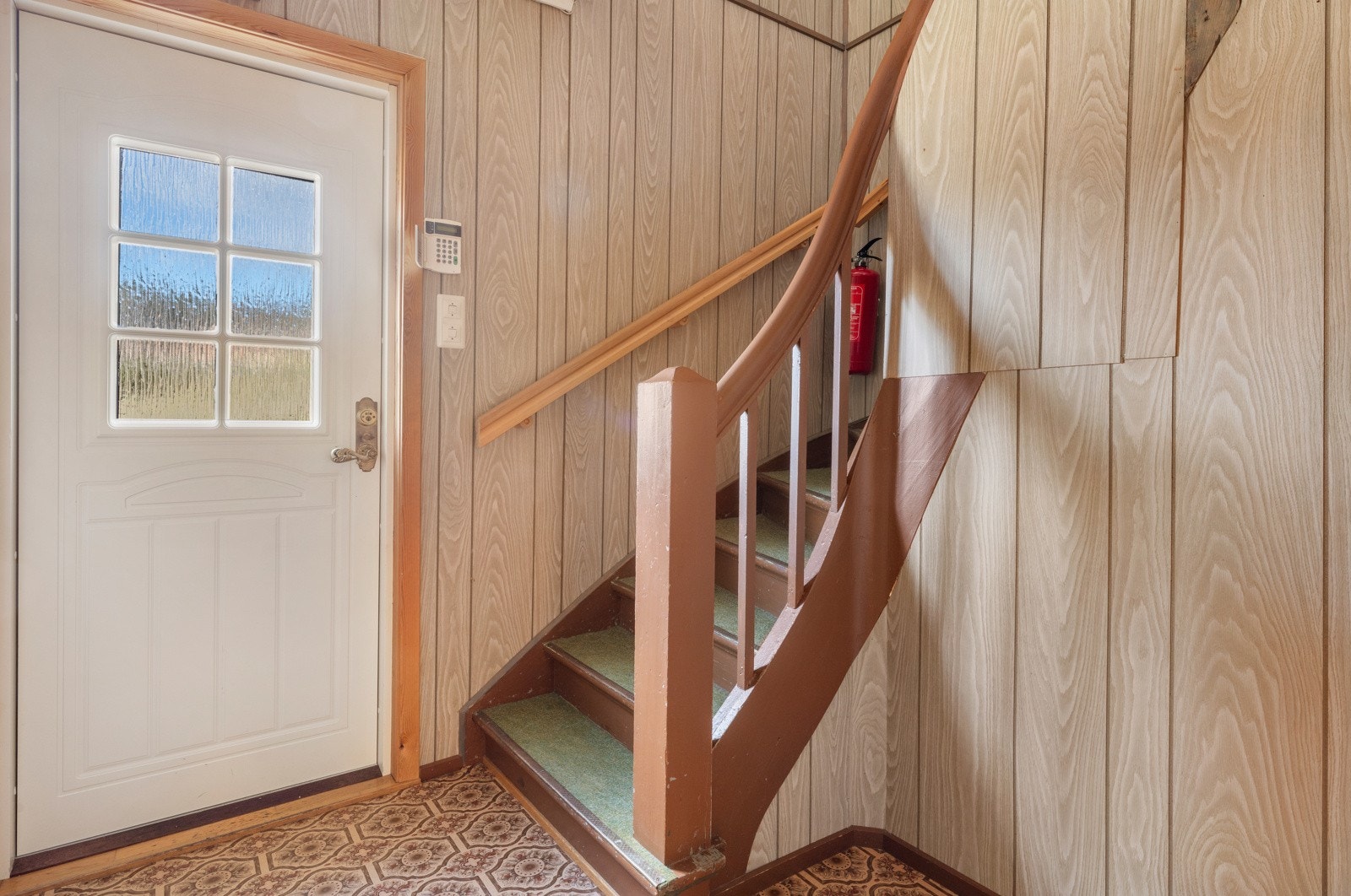 Trappegang som fører opp i boligens andre etasje. Galleribilde