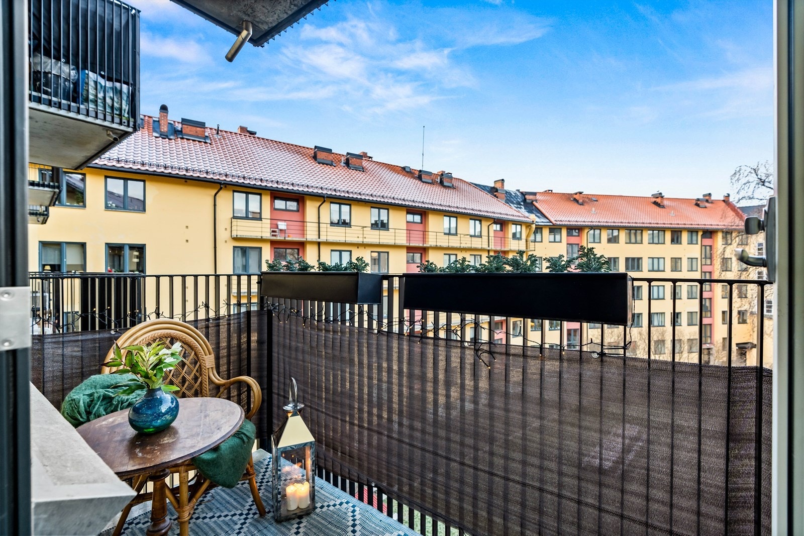 Leiligheten byr på en herlig nordvestvendt balkong på ca. 3 m². Balkongene ble oppført i perioden februar 2018 til juni 2019. Galleribilde