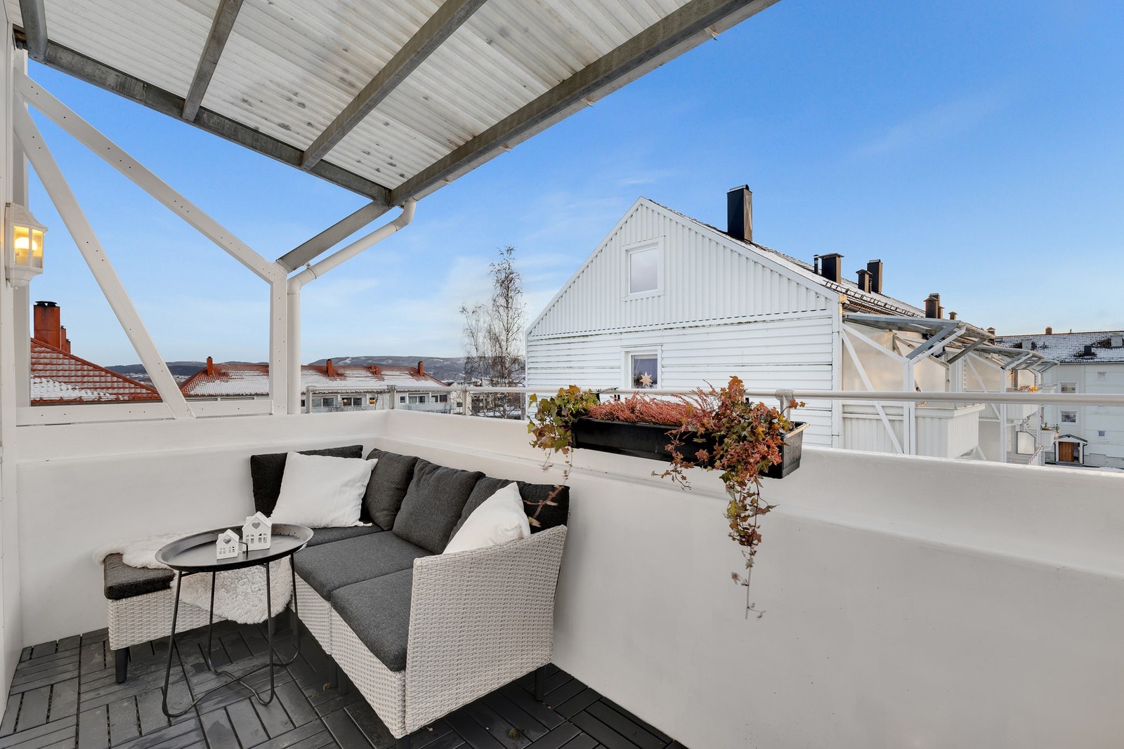 Med sentral beliggenhet på Hallset er det gangavstand til Bymarka, dagligvare, treningssenter og kollektivtransport. Galleribilde