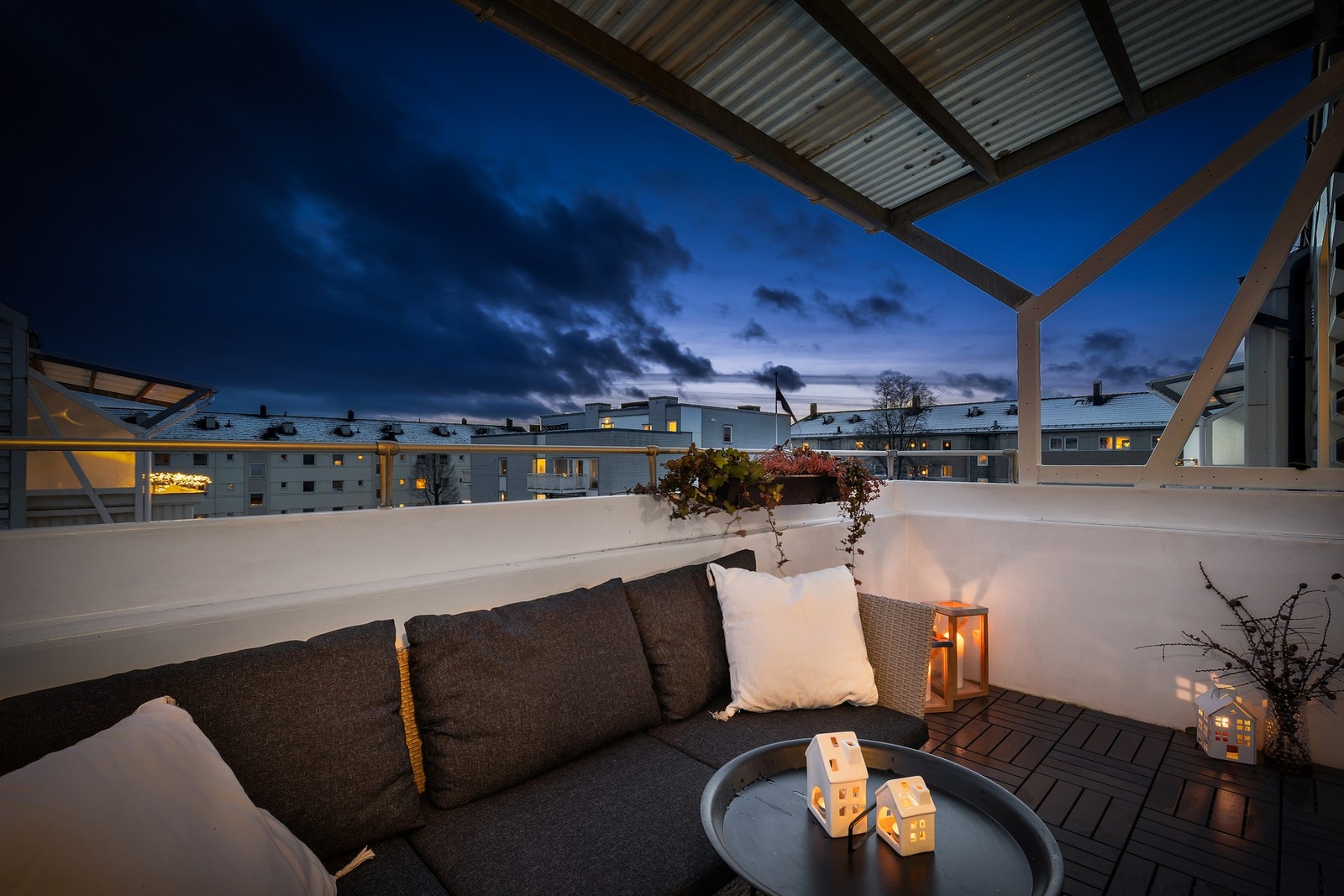 Leiligheten har både topp- og endebeliggenhet samt god beliggenhet i tunet. Galleribilde