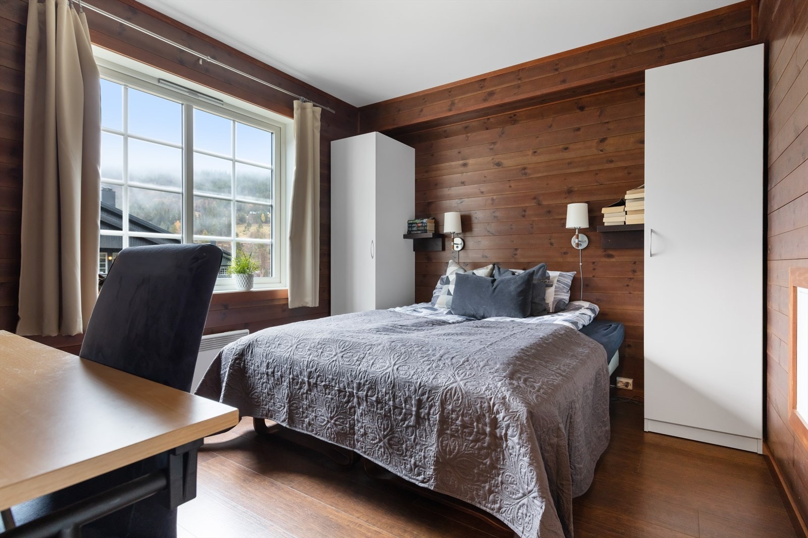 Det er totalt 4 soverom i leiligheten. Galleribilde