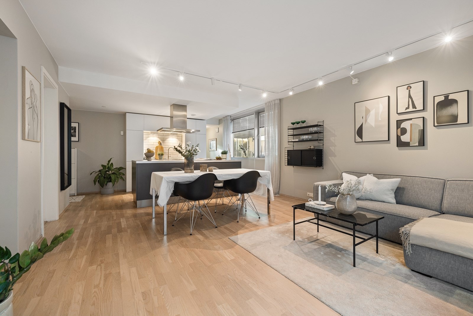 Leiligheten har en svært god planløsning, med store rom og naturlig arealfordeling. Galleribilde