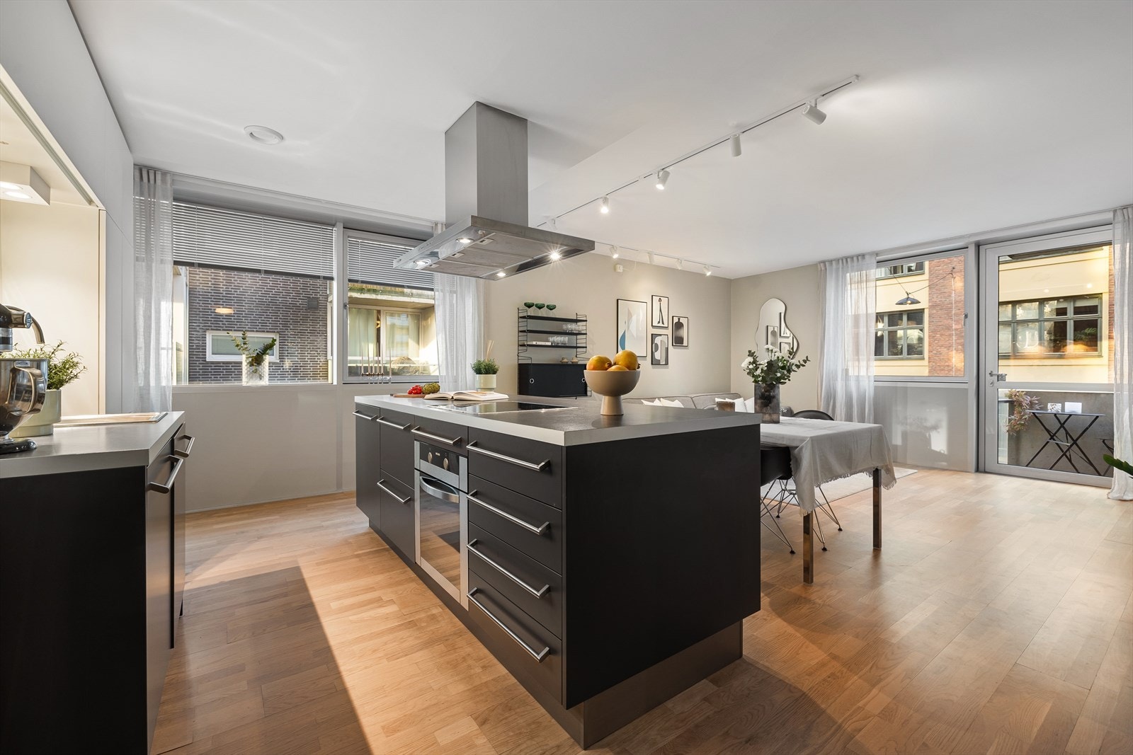 Flott kjøkken fra kvalitetsmerket Poliform av typen Varenna. Galleribilde