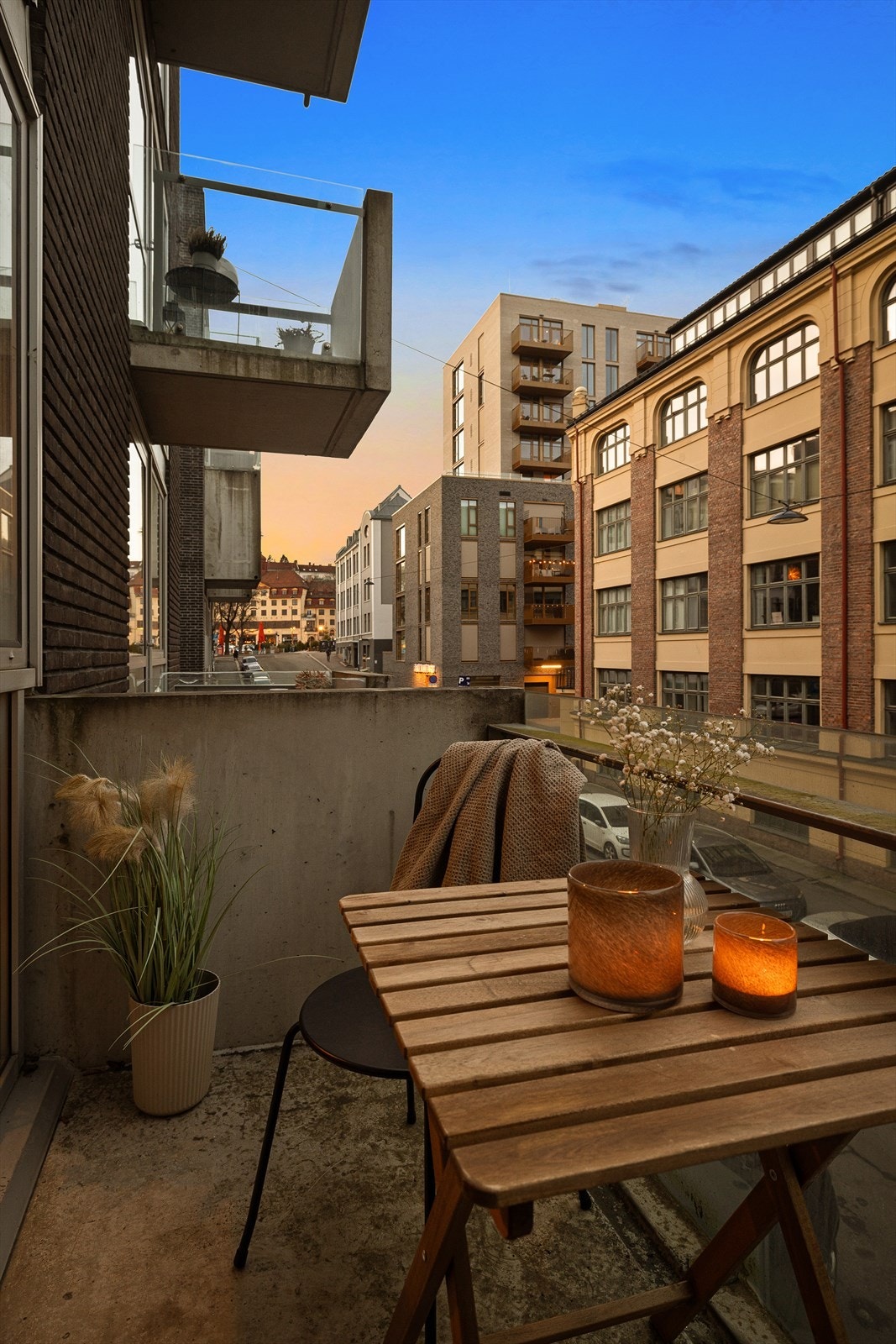 Her er det plass til hyggelig kafésett og beplantning. Galleribilde