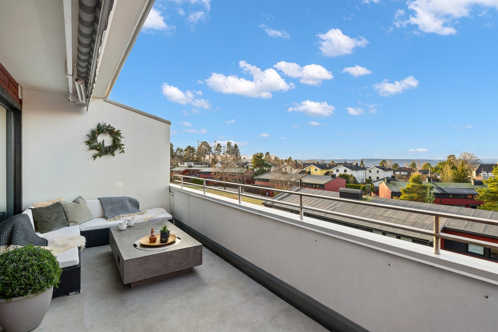 Usjenert terrasse med utsikt Galleribilde