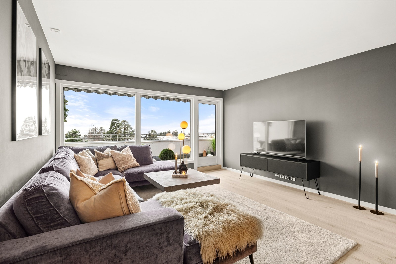 Utgang til vestvendt terrasse på ca. 13 kvm med fjordutsikt Galleribilde