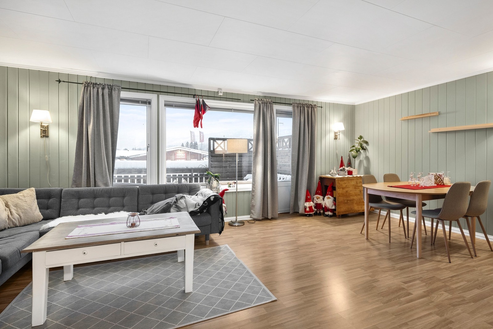 Boligens oppvarmingskilder er vedfyring, varmepumpe og vedfyring Galleribilde