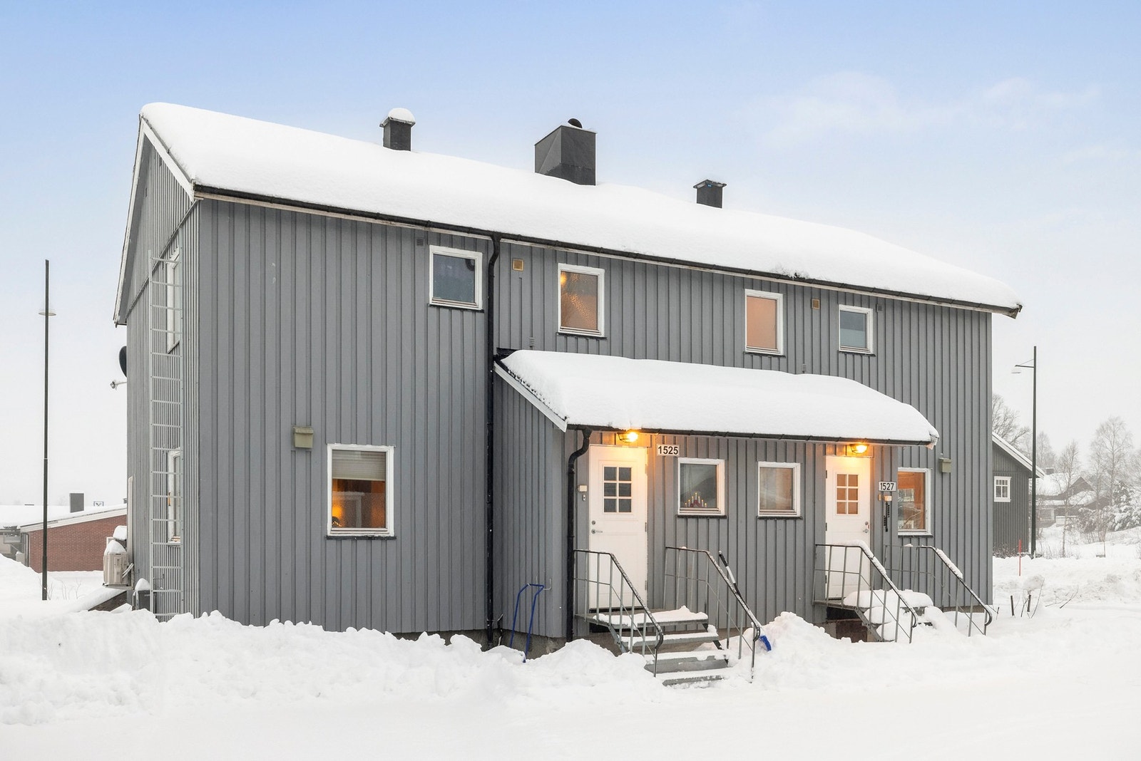 Boligen har en sentral beliggenhet i Harran sentrum med gangavstand til butikk. Galleribilde