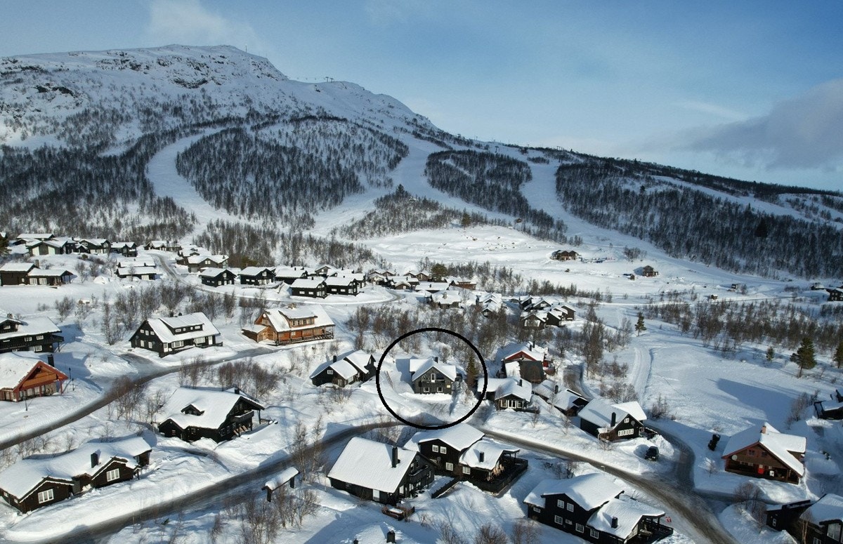 Hytten ligger med vid utsikt over Hovden. Galleribilde