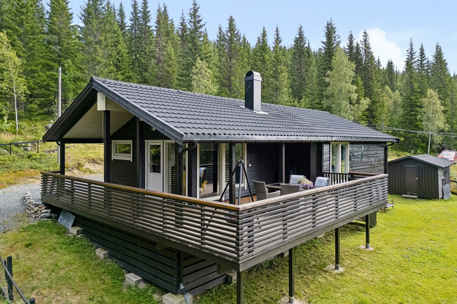 Gode uteplasser flere steder på eiendommen. Galleribilde