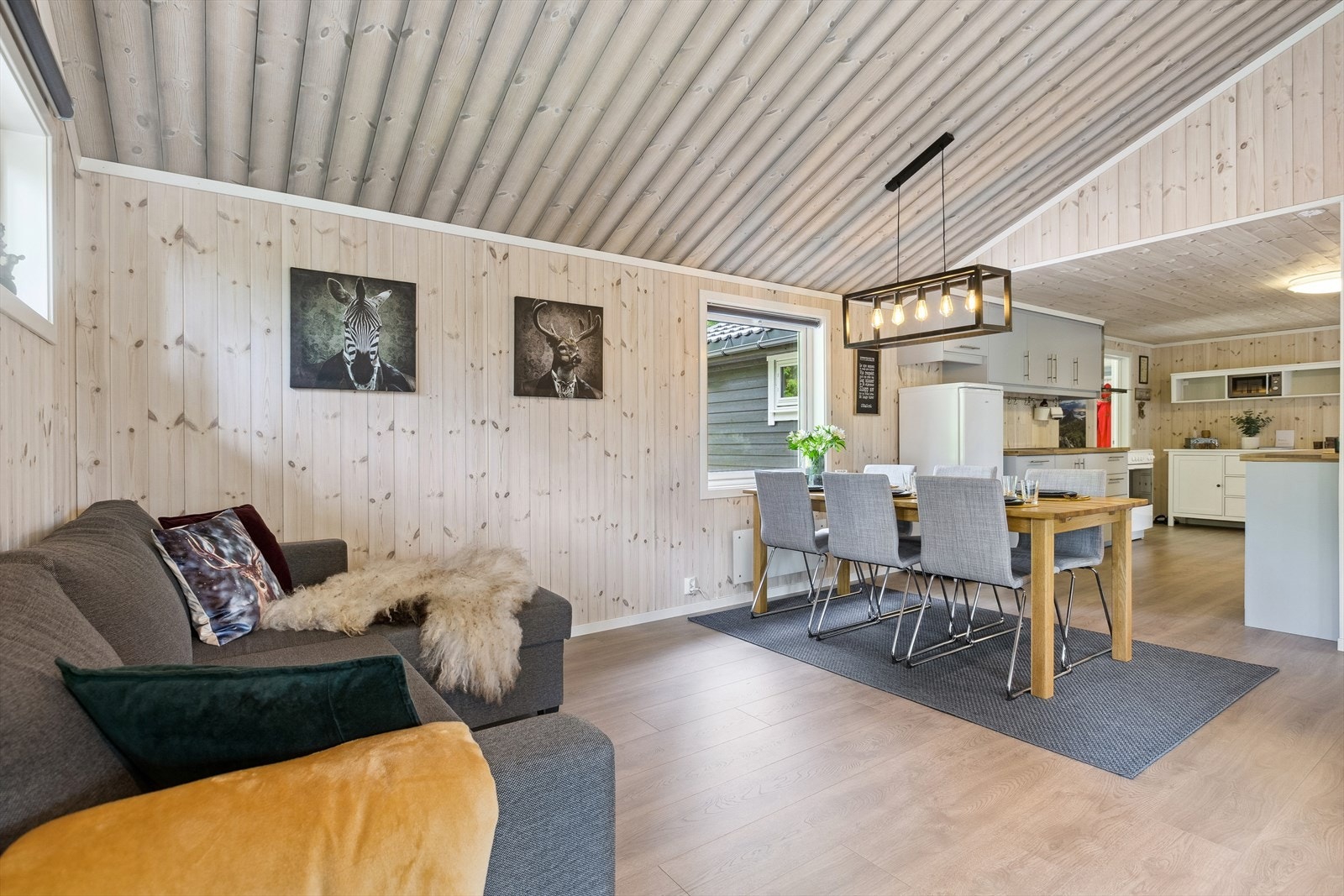 Rommet innbyr til sosialt samvær og gode middager med både venner og familie. Galleribilde