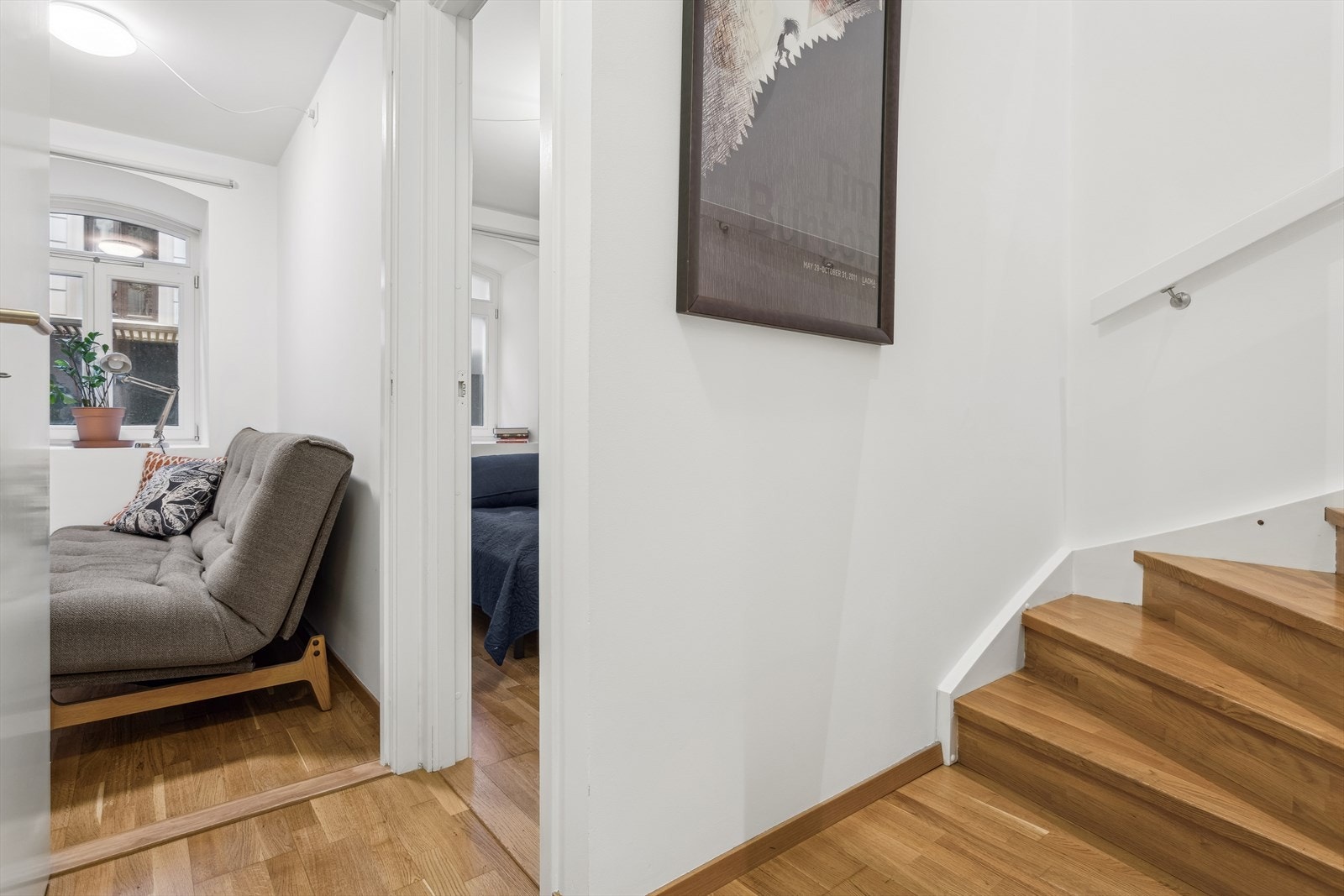 Fra gangen i underetasjen har du direkte tilgang til begge soverom, bad og bod. Galleribilde