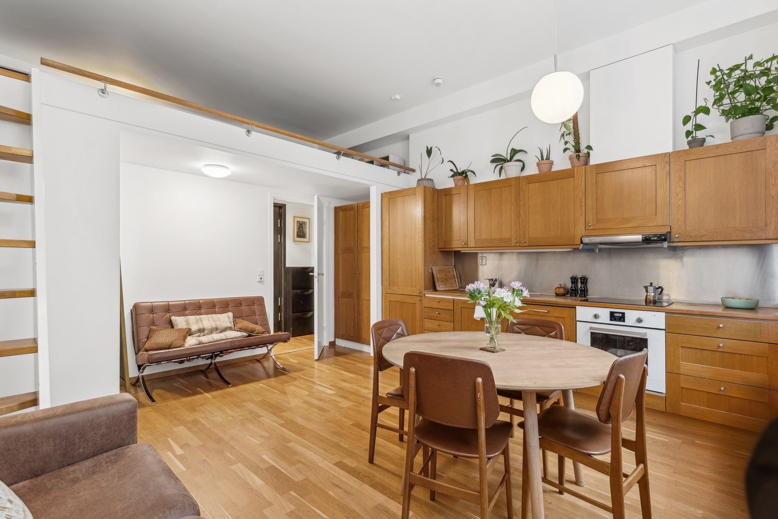 Velkommen til Alnagata 11, en kul og tilbaketrukket borettslagsleilighet i Gamle Oslo. Galleribilde