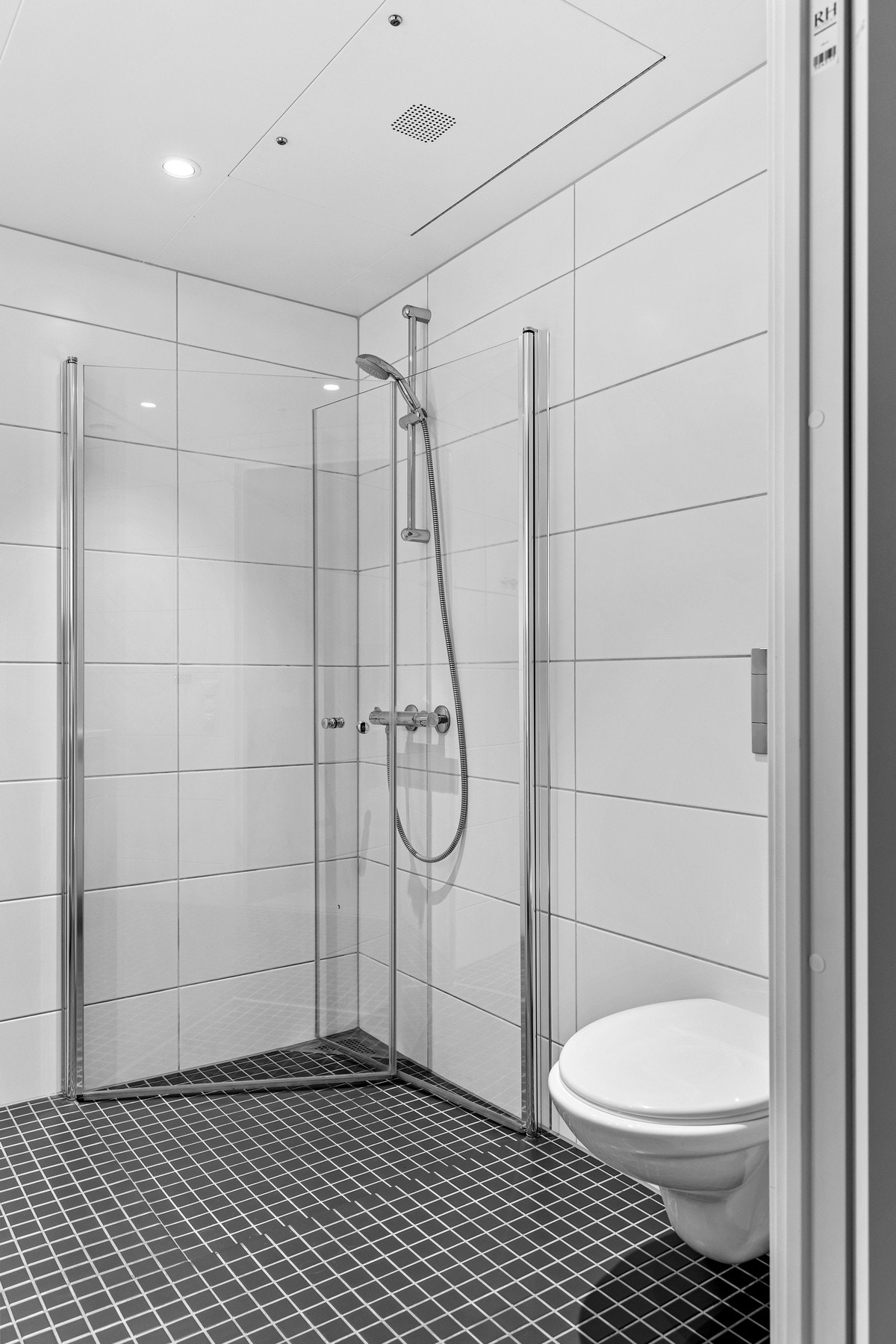 Badet er fra byggeår, 2017, og har blitt tildelt TG 1 på samtlige punkter av takstmann, noe som bekrefter en god standard. Galleribilde